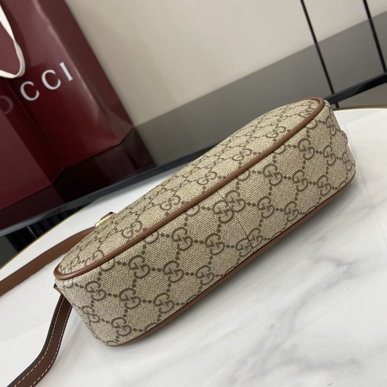 Gucci Emblem Shoulder Bag with Chain Strap, Beige & Brown 5 i1755851234970 679 0 3