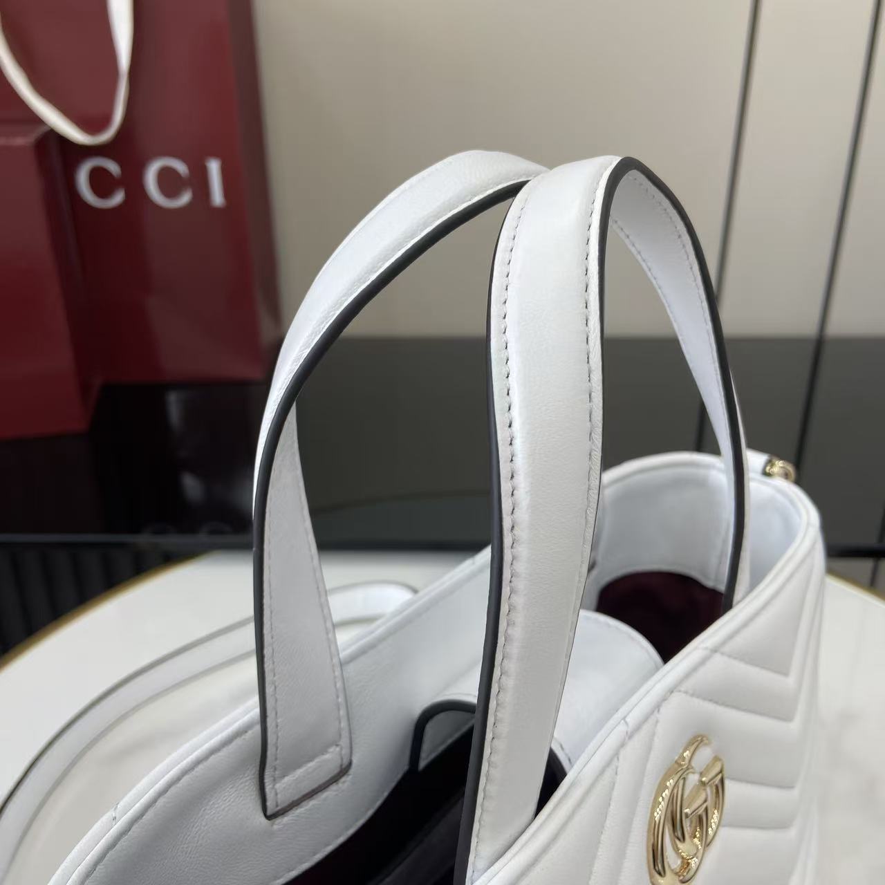 Gucci Marmont White Leather Tote Bag with Chain Strap - Stylish & Versatile 11 i1755852815340 7279 0 9