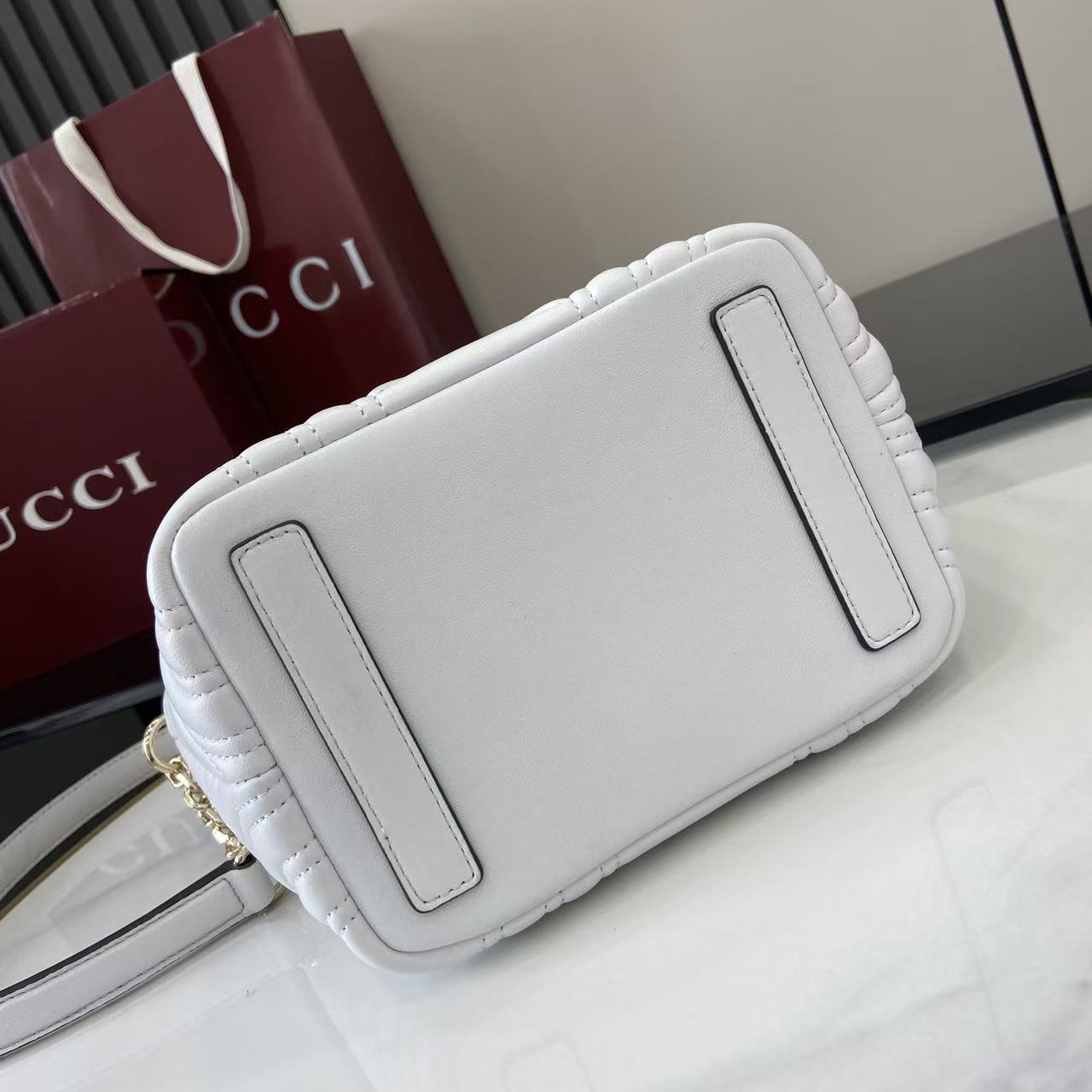 Gucci Marmont White Leather Tote Bag with Chain Strap - Stylish & Versatile 5 i1755852815341 5554 0 3