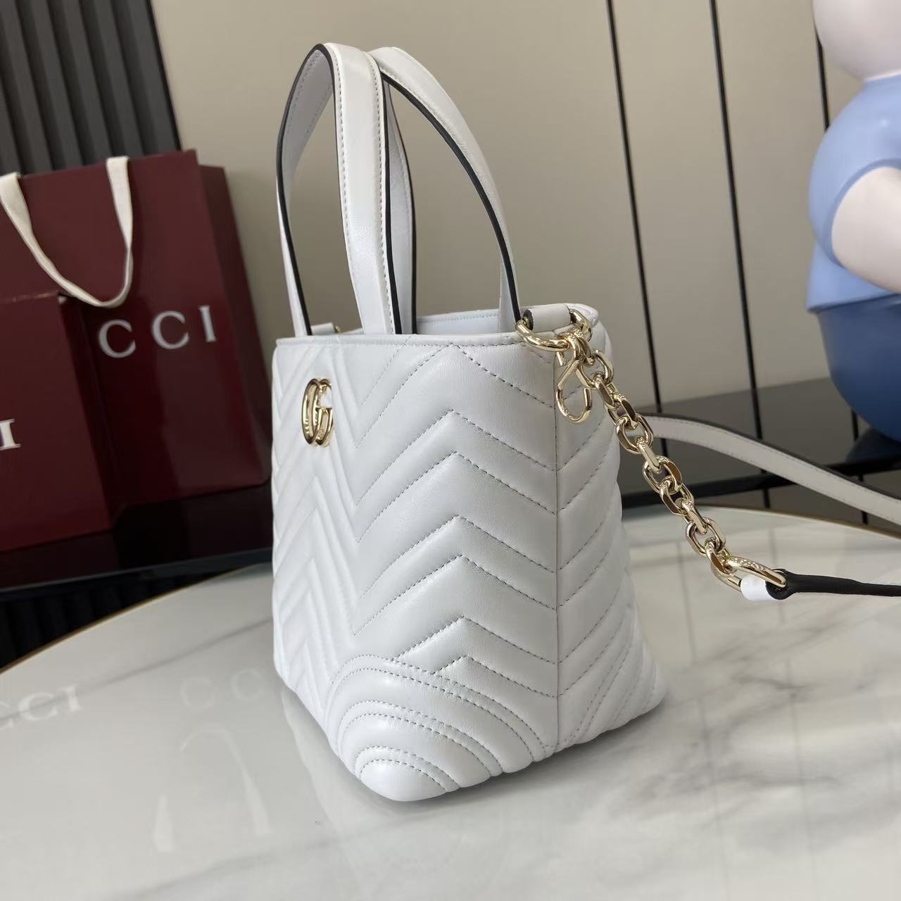 Gucci Marmont White Leather Tote Bag with Chain Strap - Stylish & Versatile 8 i1755852815341 8475 0 6