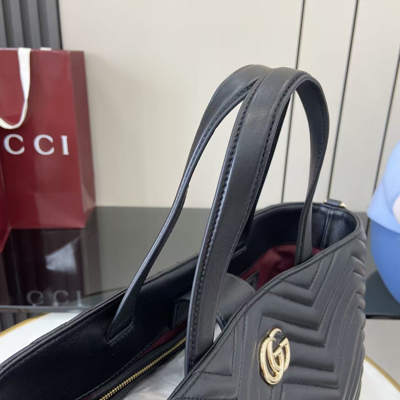 Gucci Marmont Black Leather Tote Bag with Chain Strap - Versatile Design 11 i1755852894780 0 0 9