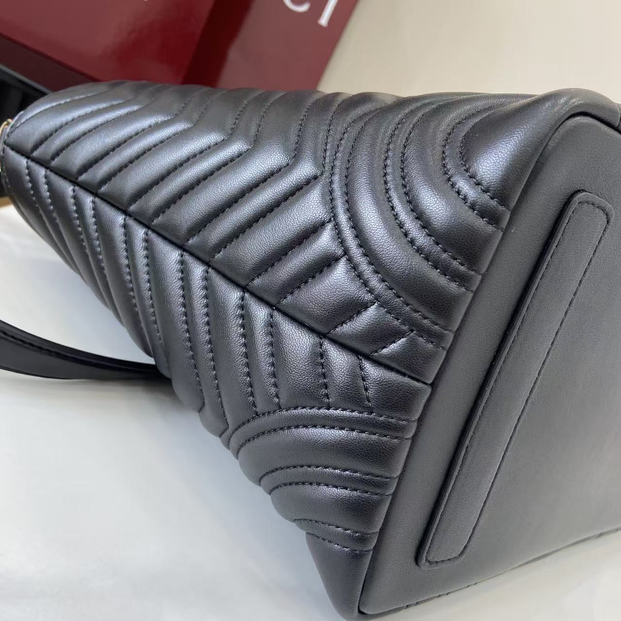 Gucci Marmont Black Leather Tote Bag with Chain Strap - Versatile Design 13 i1755852897710 5507 0 11