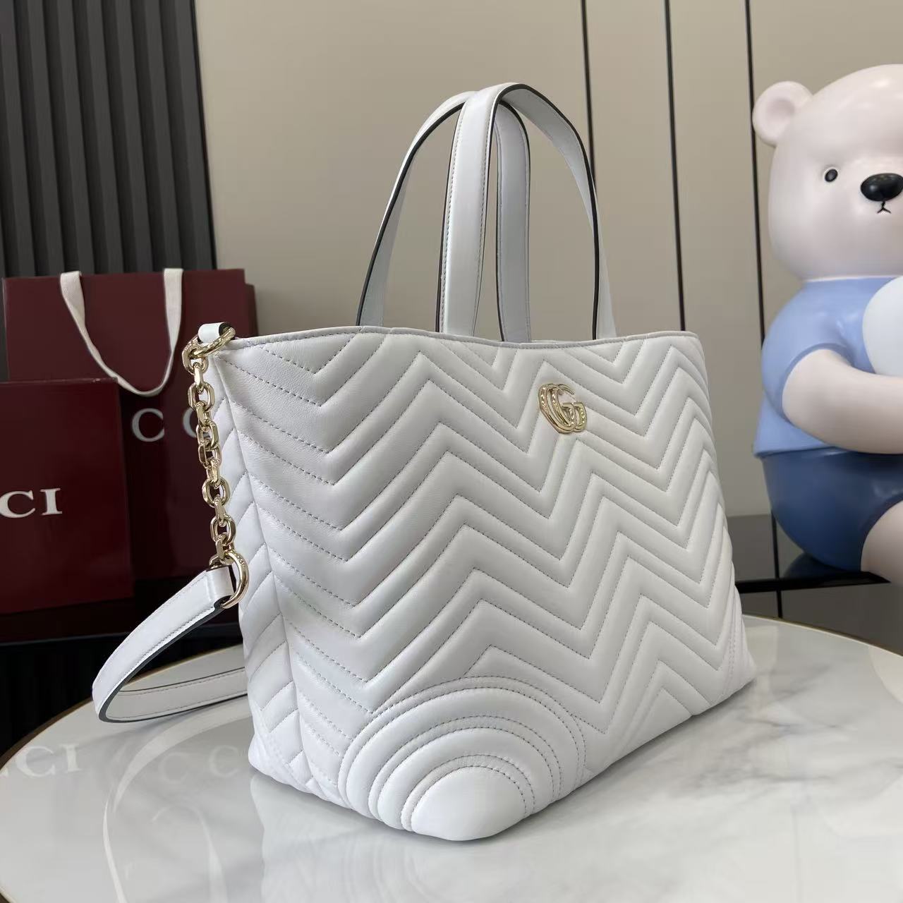 Gucci Marmont White Leather Tote Bag with Chain Strap - Versatile Design 3 i1755852940762 2180 0 1