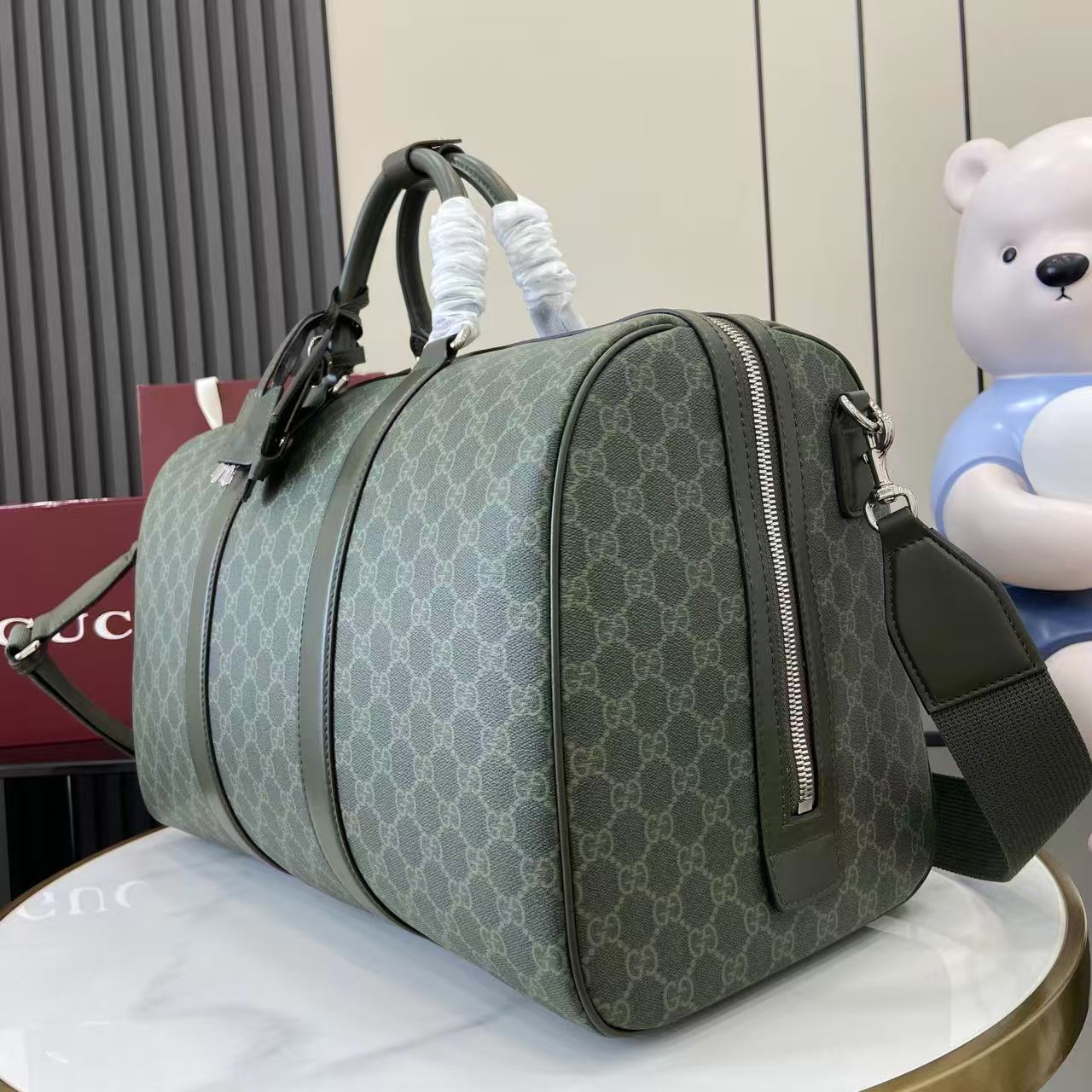 Gucci Medium Duffle Bag in Green Gucci Letter Pattern Coated Fabric 6 i1757139479321 9331 0 5