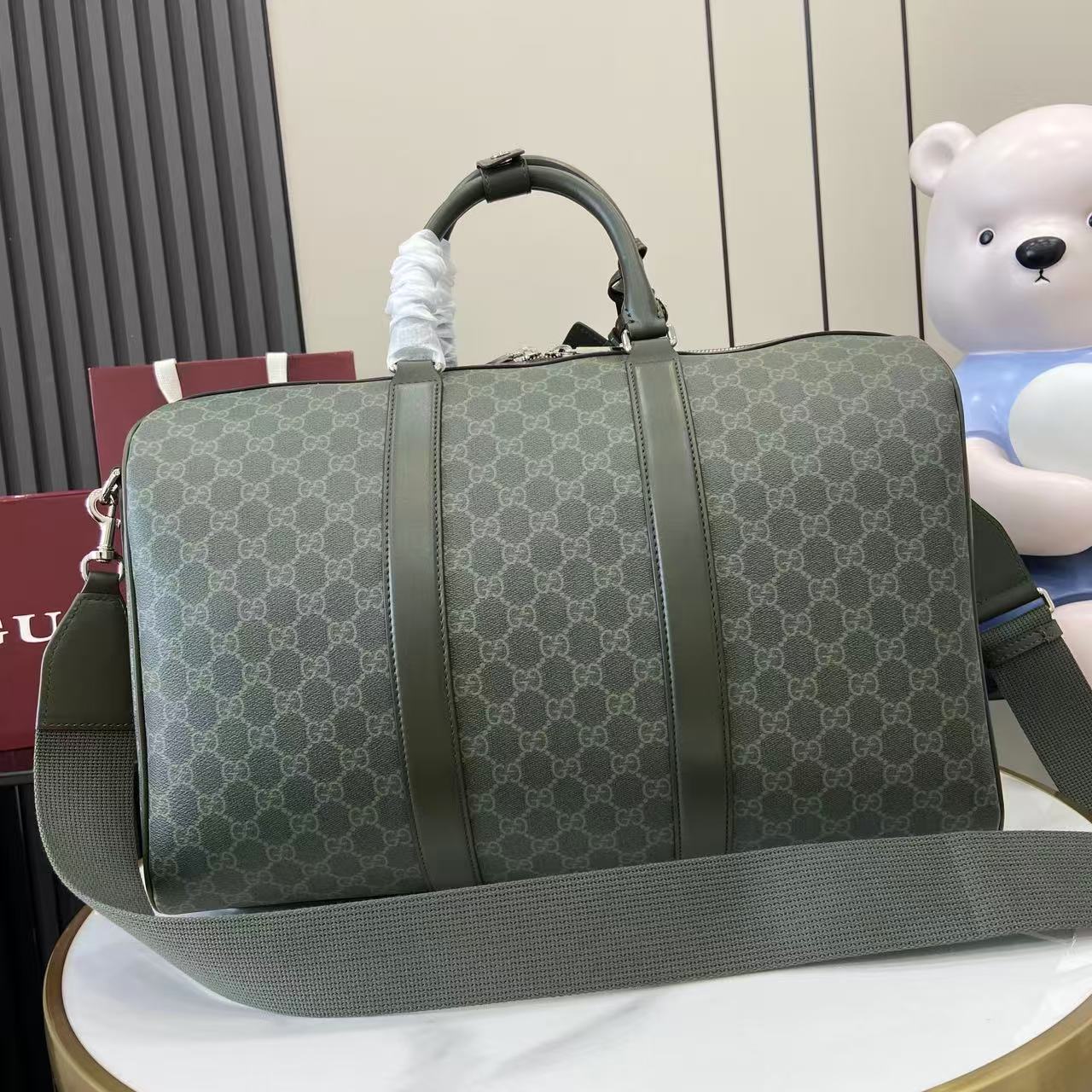 Gucci Medium Duffle Bag in Green Gucci Letter Pattern Coated Fabric 3 i1757139511161 9096 0 2