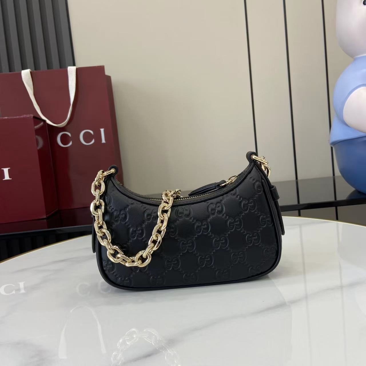 Gucci Emblem Small Embossed Leather Shoulder Bag with Chain Strap 4 i1757313131636 2618 0 2