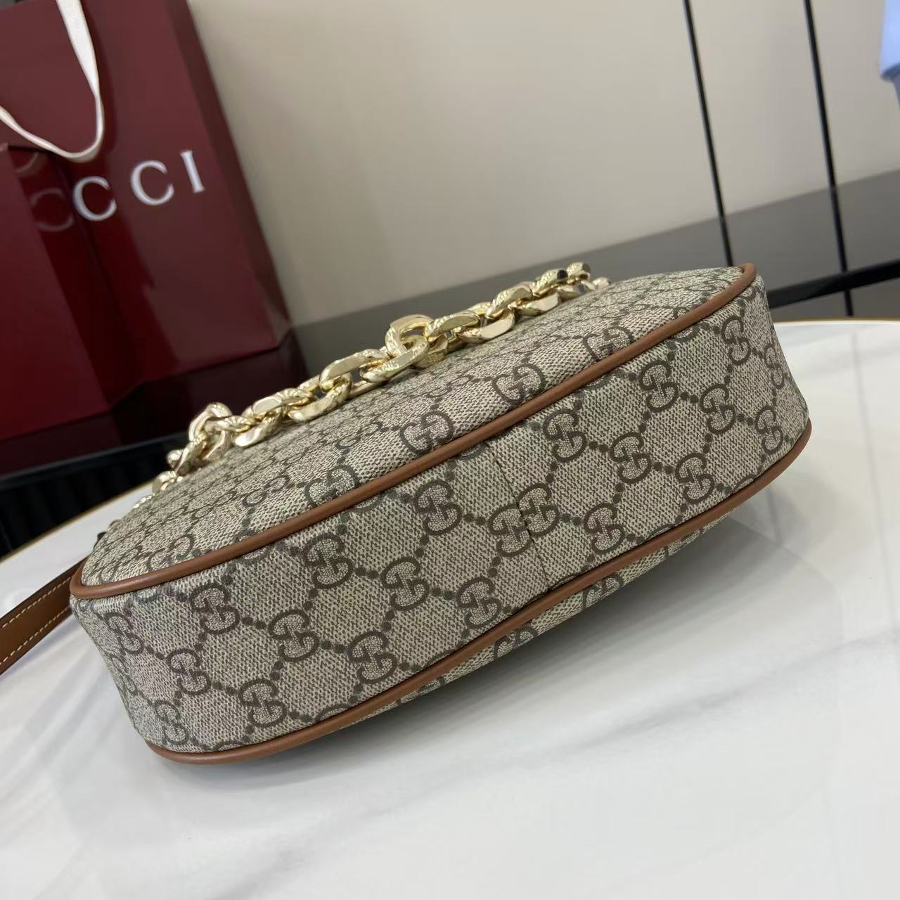 Gucci Emblem Hobo Bag: Beige & Brown, Chain Strap, Adjustable Leather Strap 5 i1757575083489 320 0 3
