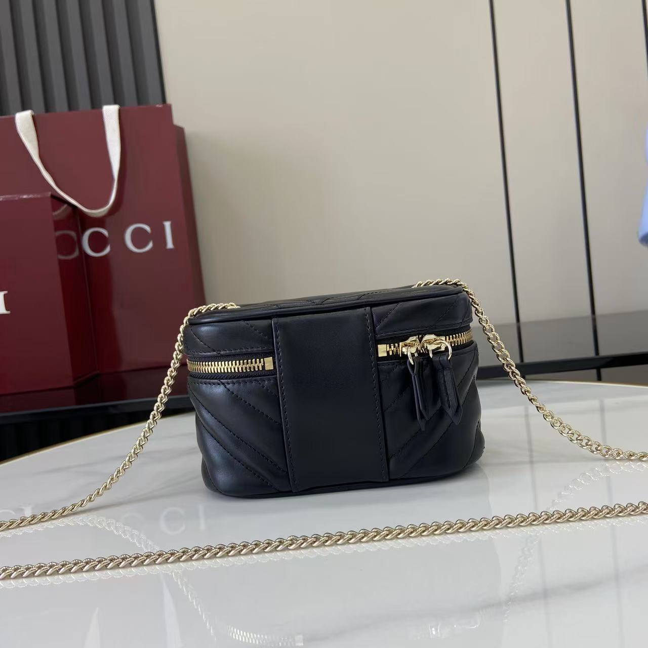 Gucci Marmont Chain Cosmetic Bag - Black Quilted Leather, 15cm 4 i1757575850622 5112 0 2