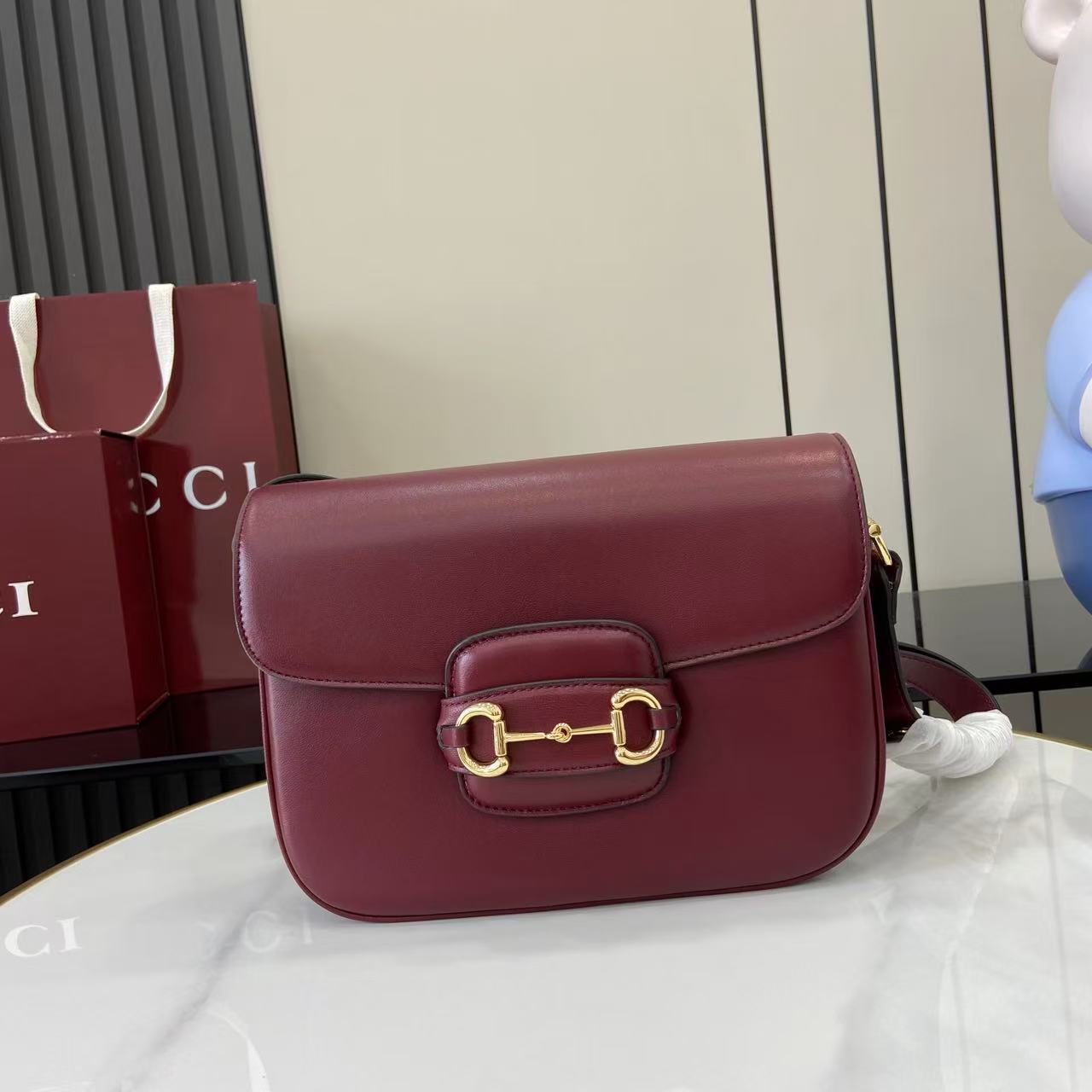 Gucci Horsebit 1955 Red Leather Shoulder Bag – Elegant & Timeless Design