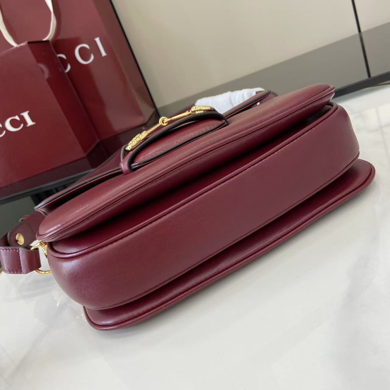 Gucci Horsebit 1955 Red Leather Shoulder Bag - Elegant & Timeless Design 5 i1760528112631 6697 0 3