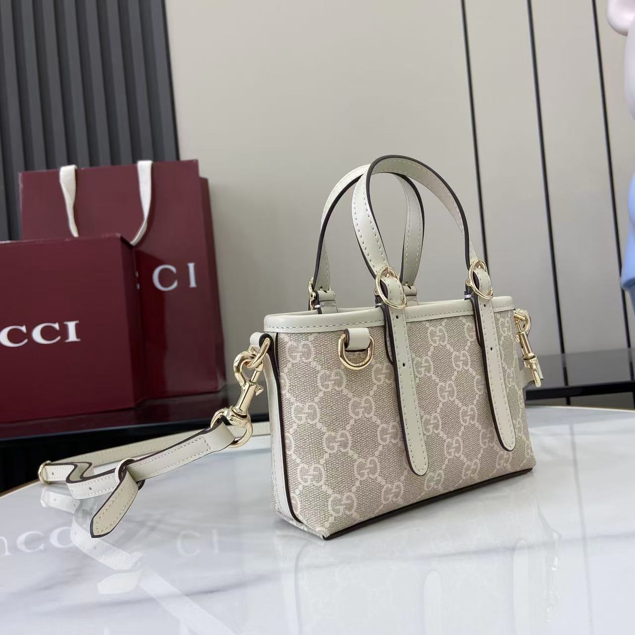 Сумка Gucci с монограммой и ремнем