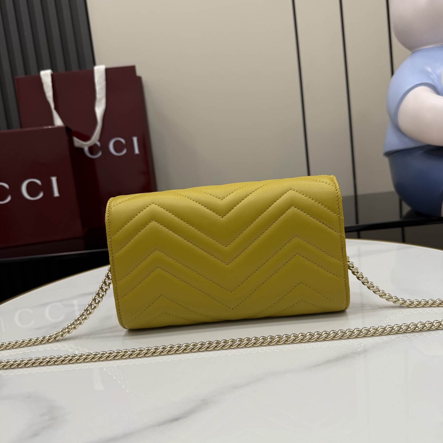 Сумка-клатч Gucci желтая с цепочкой