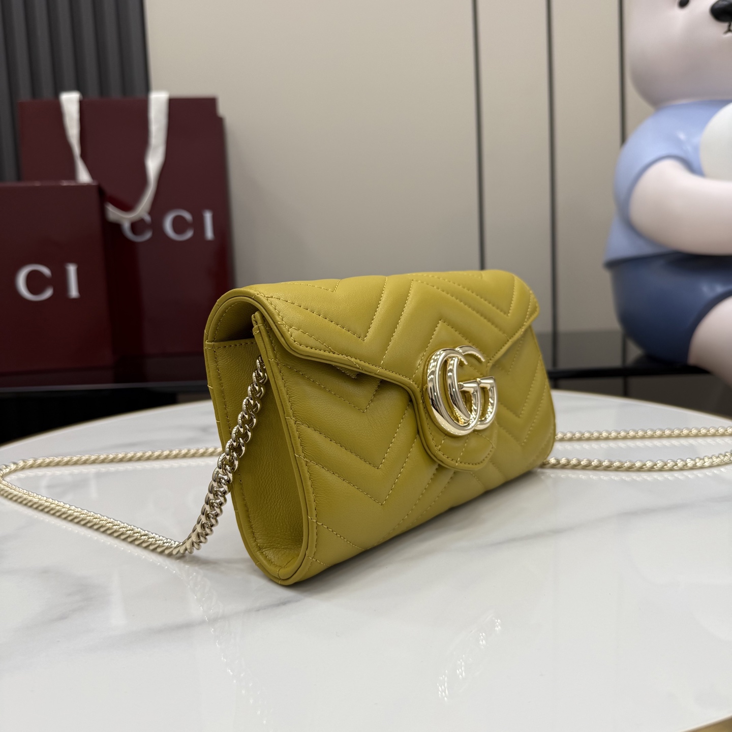 Сумка-клатч Gucci желтая с цепочкой