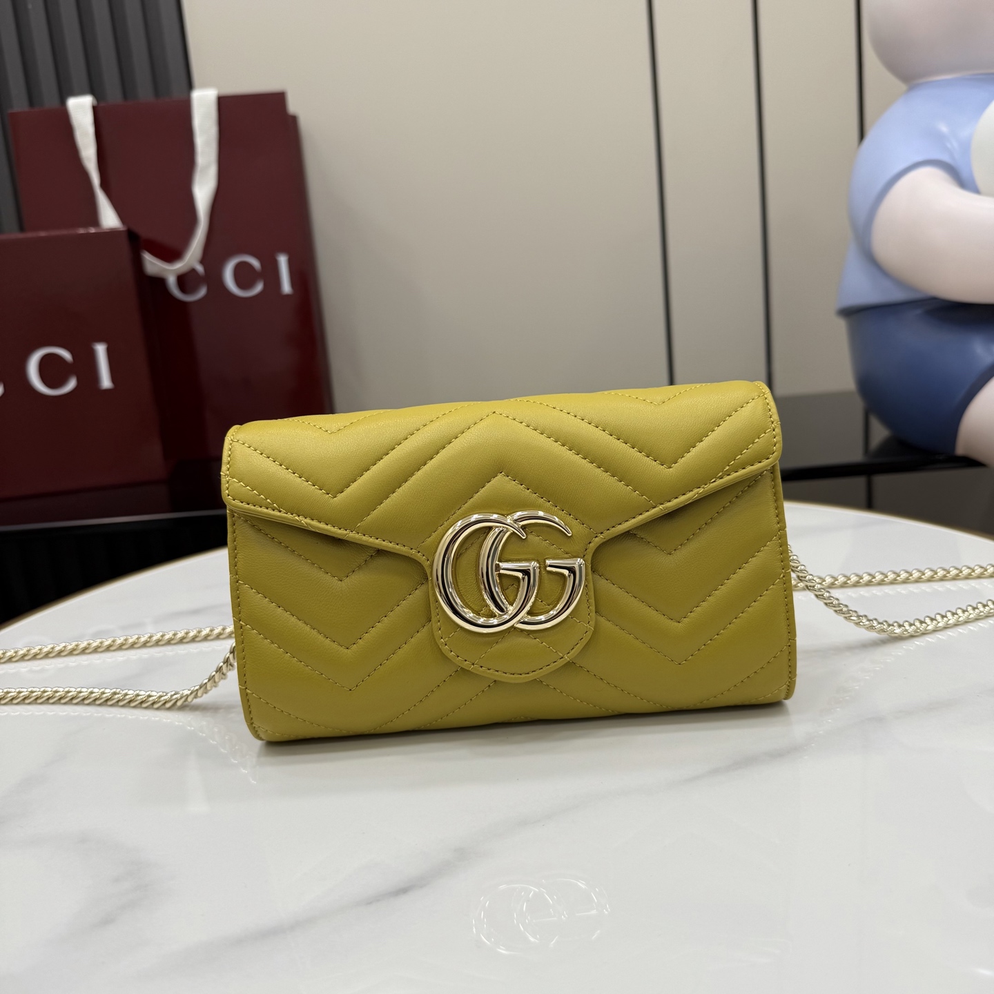 Сумка-клатч Gucci желтая с цепочкой