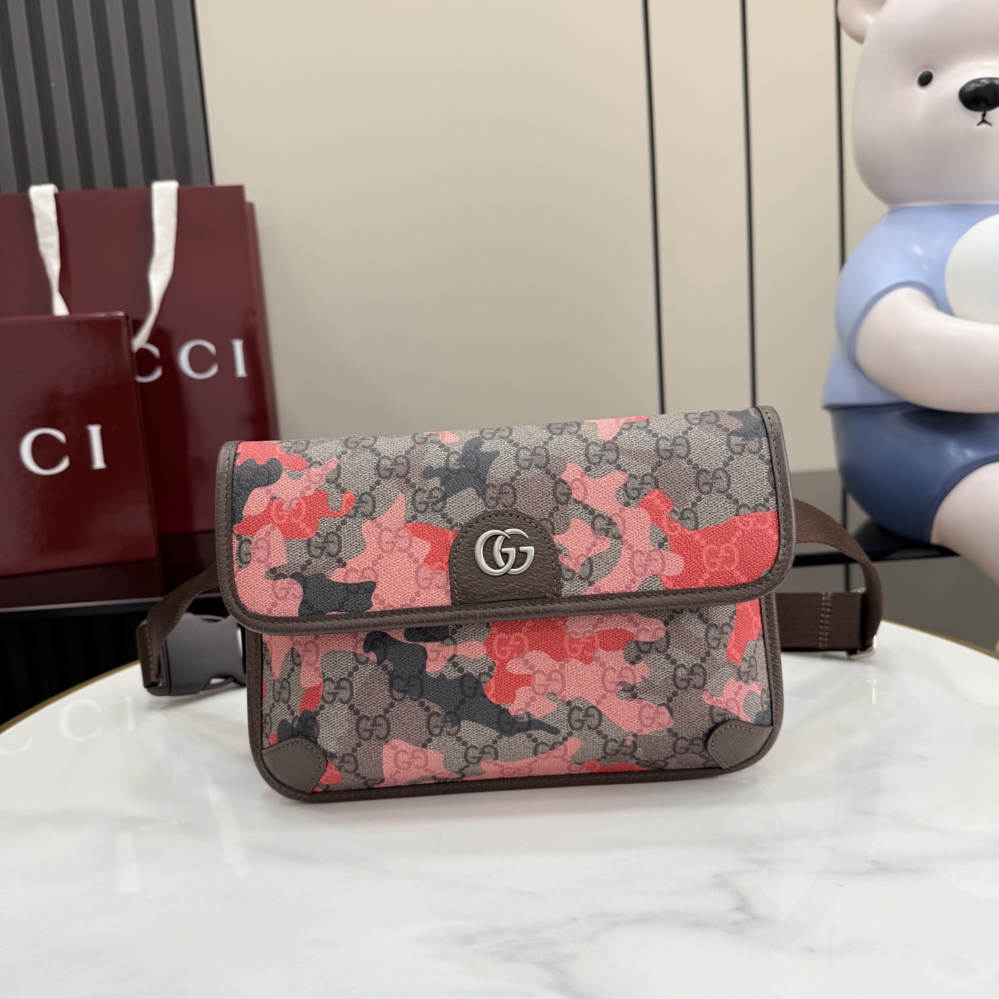 Поясная сумка Gucci с принтом GG
