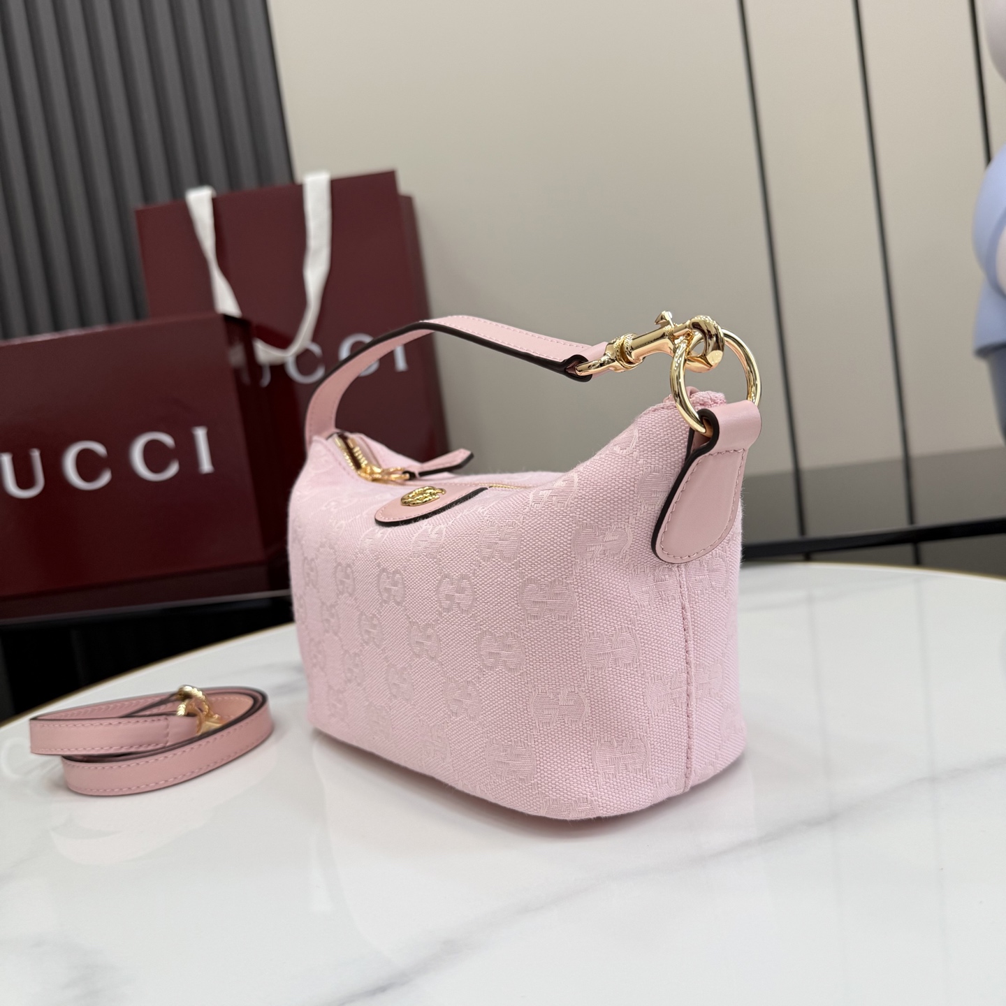 Сумка-кроссбоди Gucci розовая