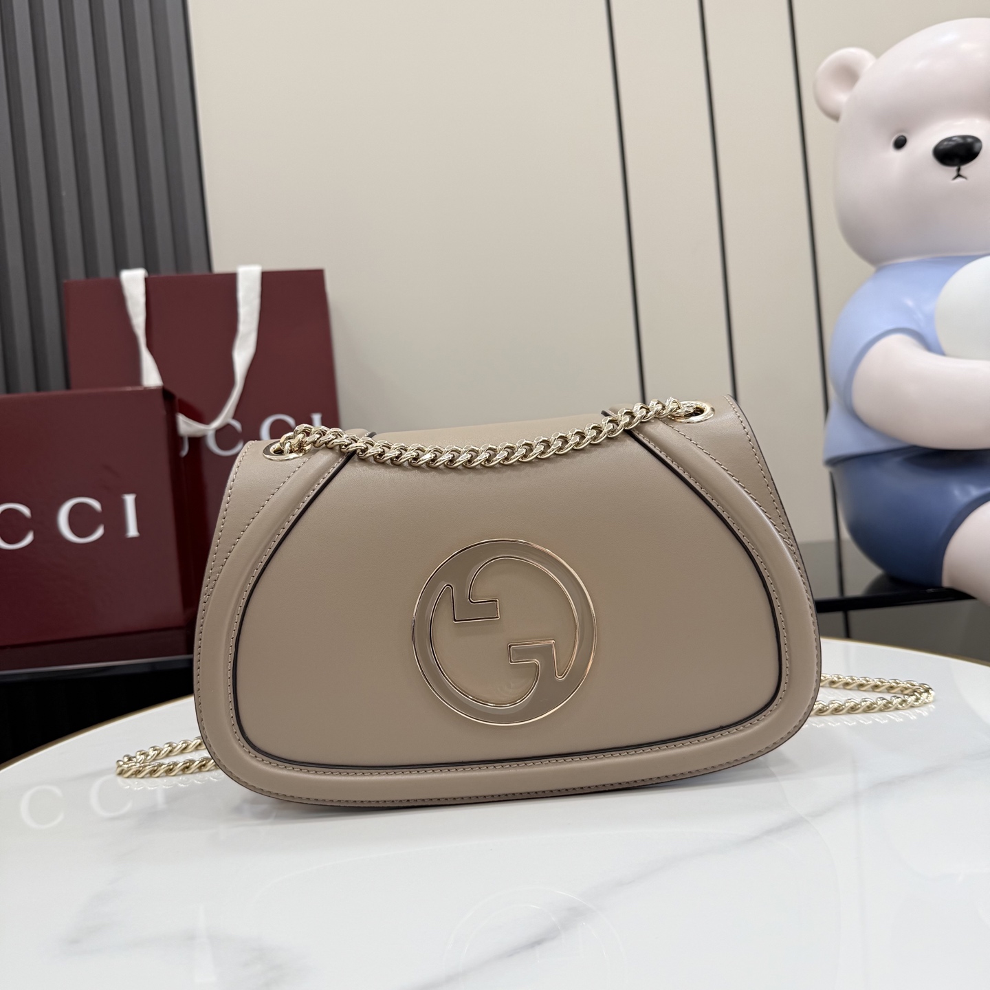 Сумка Gucci бежевая с цепью