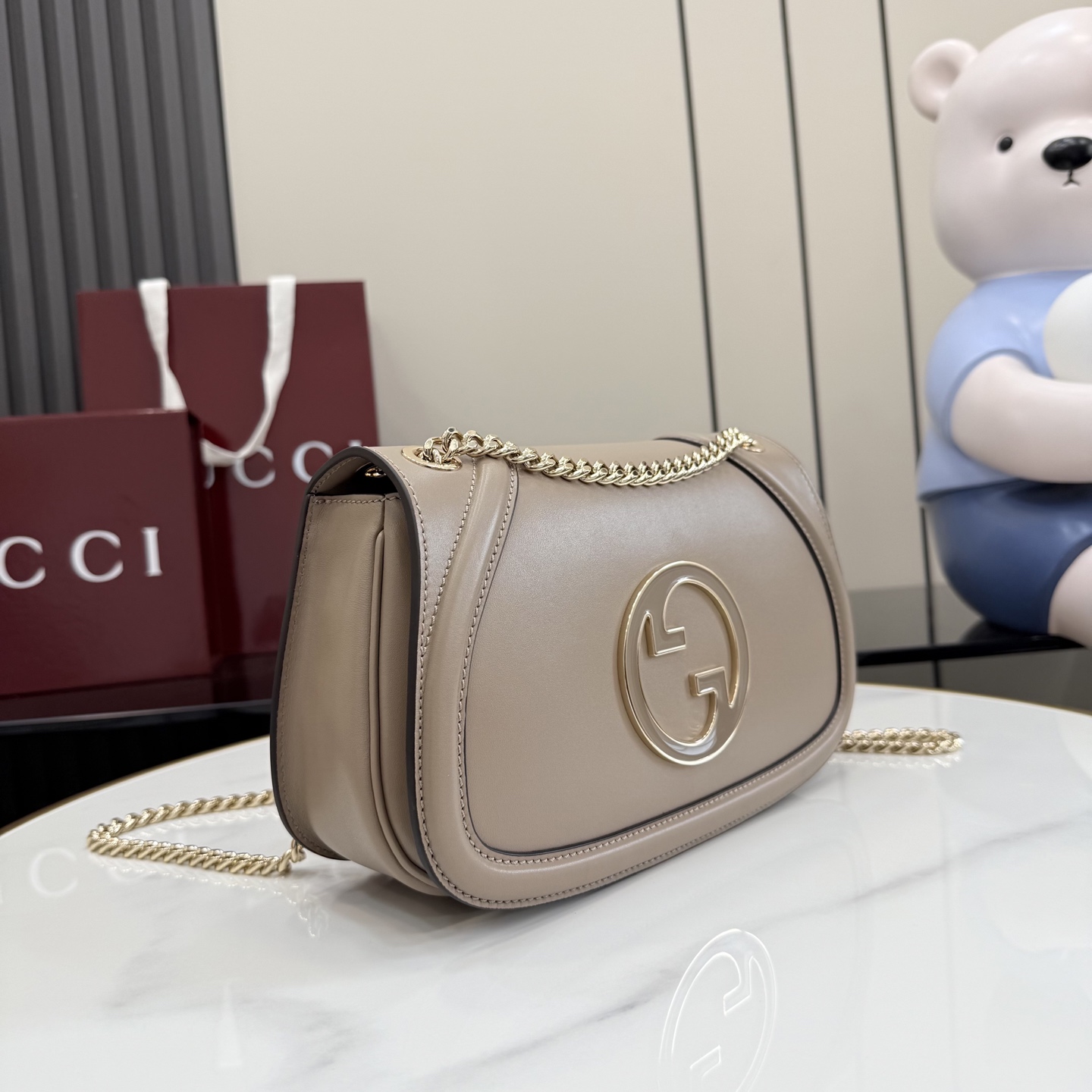 Сумка Gucci бежевая с цепью