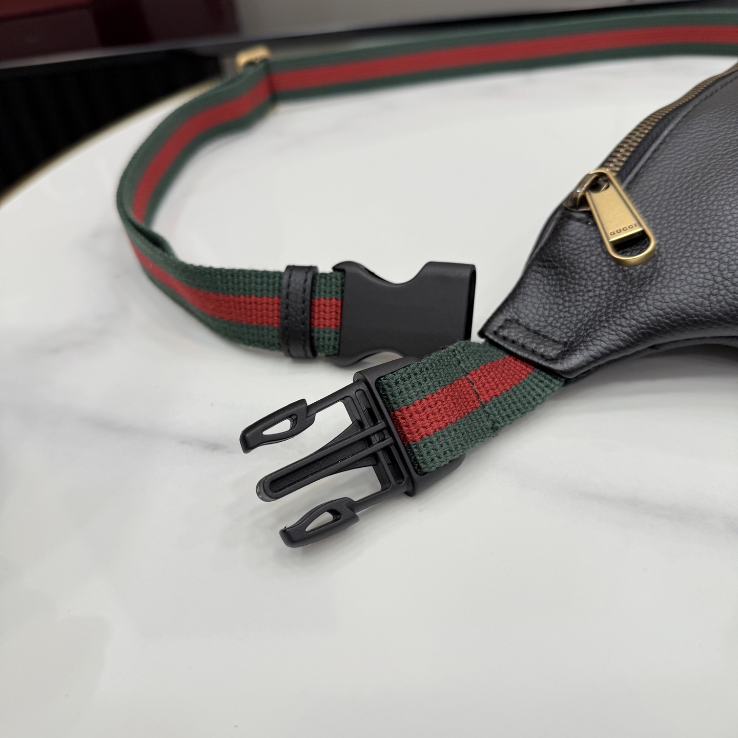 Gucci 系列匠心融蕴黑色 搭配 廓形与全新功能