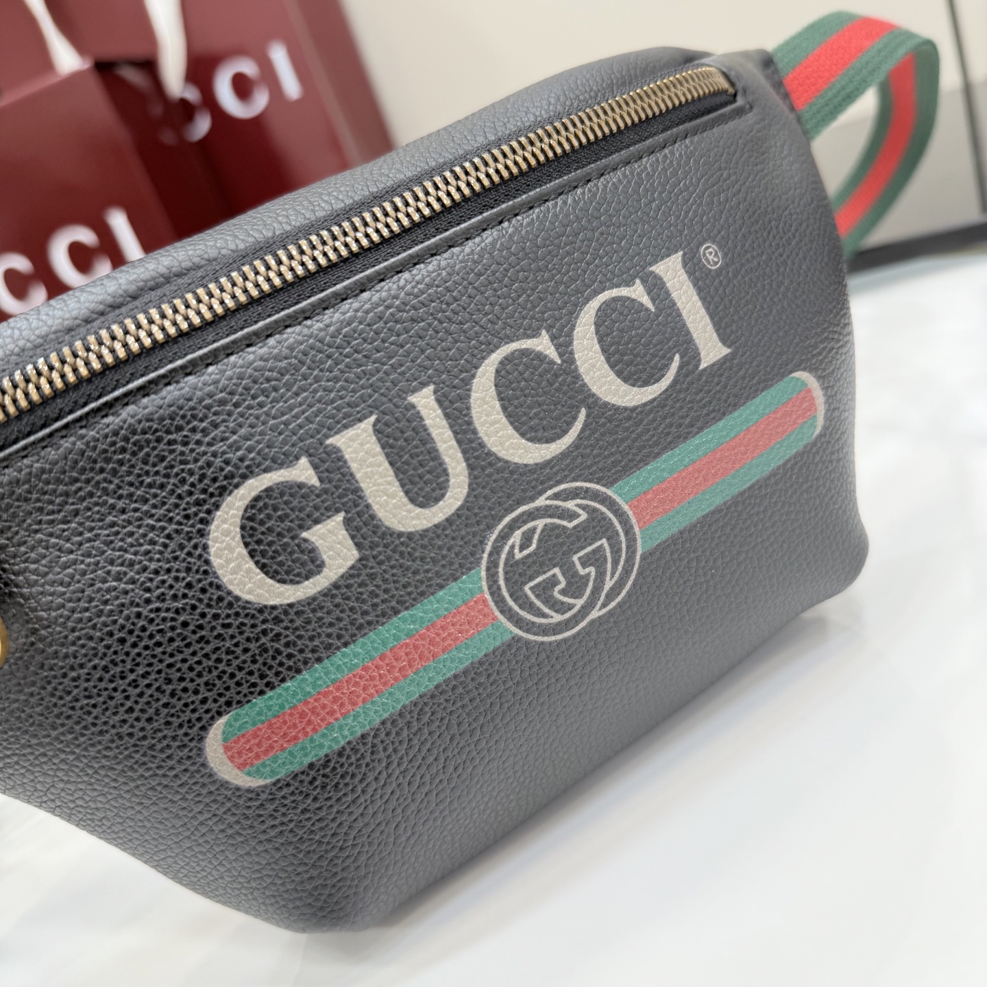 Gucci 系列匠心融蕴黑色 搭配 廓形与全新功能
