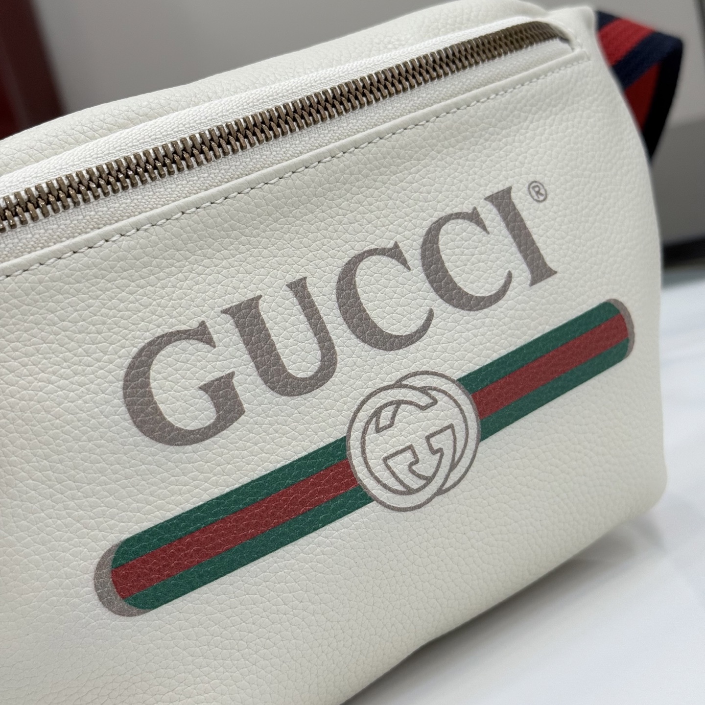 Gucci 系列匠心融蕴米白色 搭配 廓形与全新功能