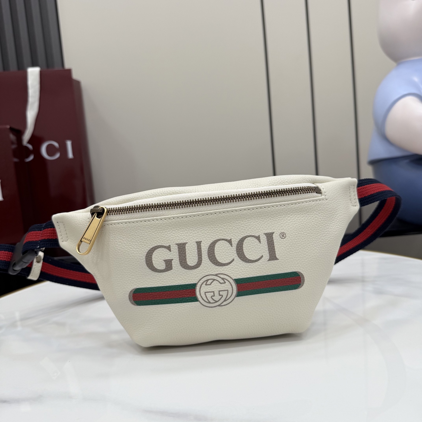 Gucci 系列匠心融蕴米白色 搭配 廓形与全新功能