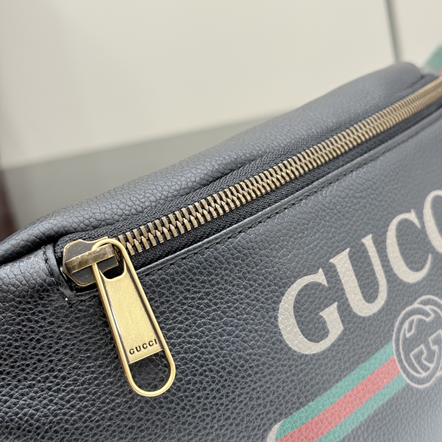 Gucci 系列匠心融蕴黑色 搭配 廓形与全新功能