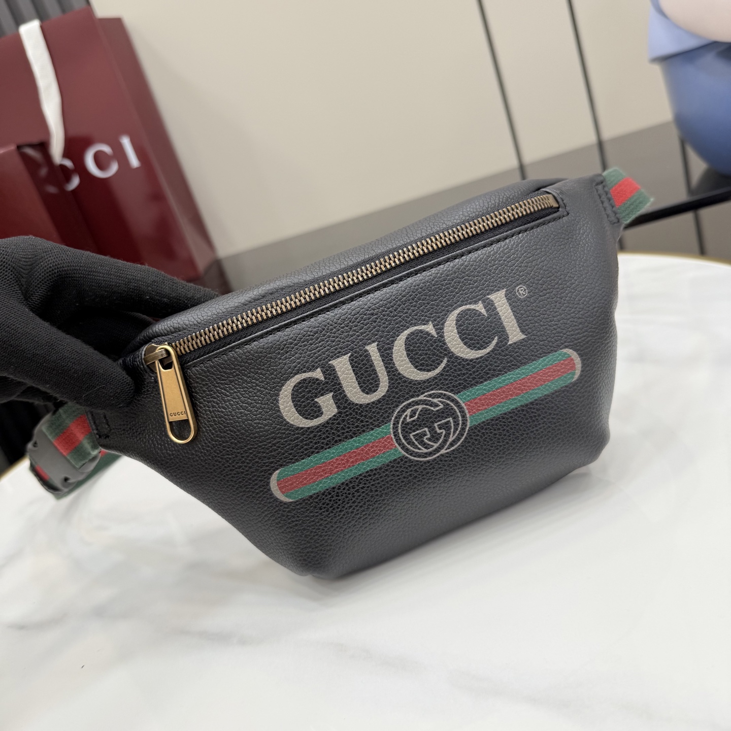 Gucci 系列匠心融蕴黑色 搭配 廓形与全新功能
