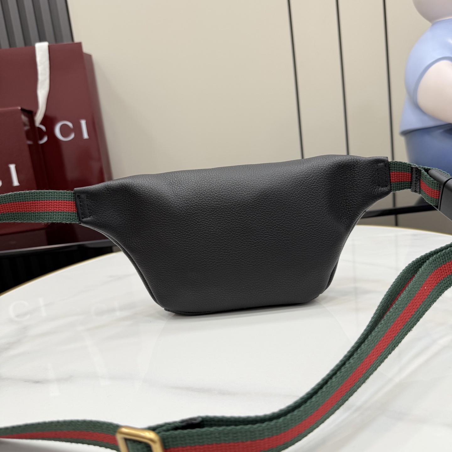 Gucci 系列匠心融蕴黑色 搭配 廓形与全新功能