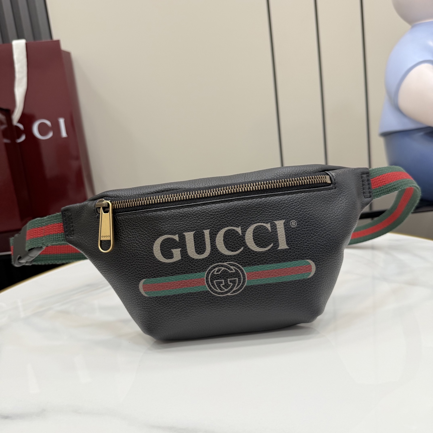 Gucci 系列匠心融蕴黑色 搭配 廓形与全新功能