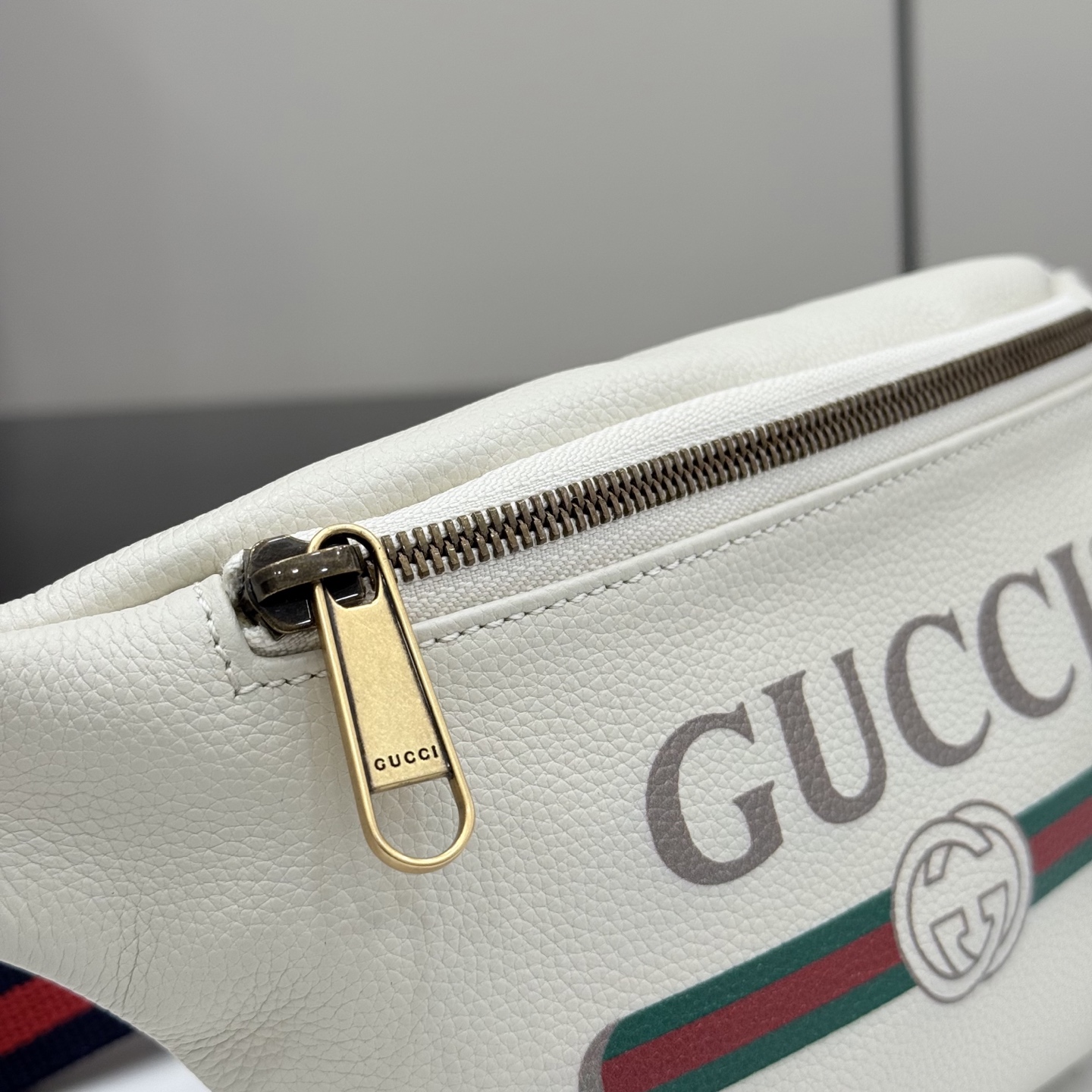 Gucci 系列匠心融蕴米白色 搭配 廓形与全新功能