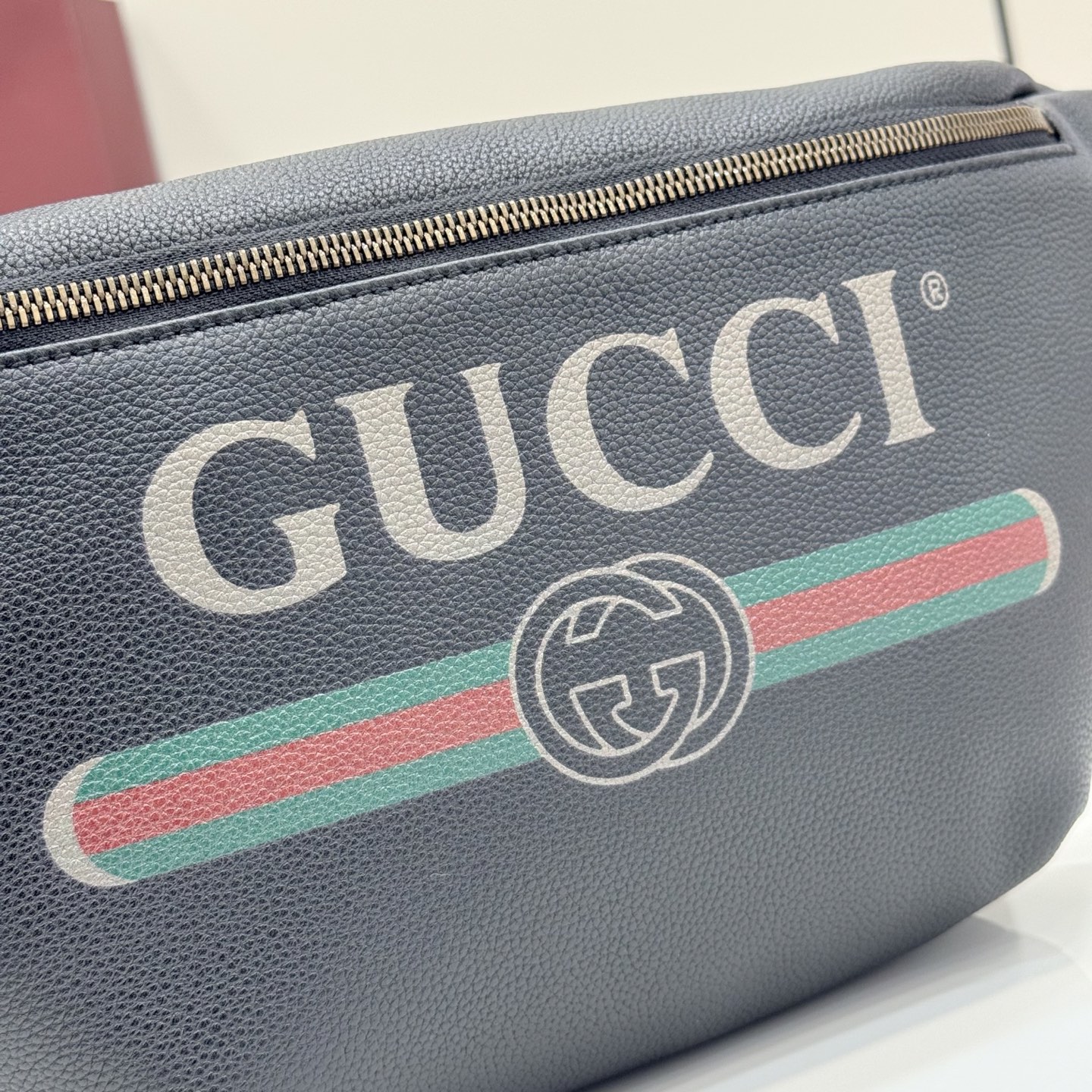 Gucci 系列匠心融蕴黑色 搭配 廓形与全新功能