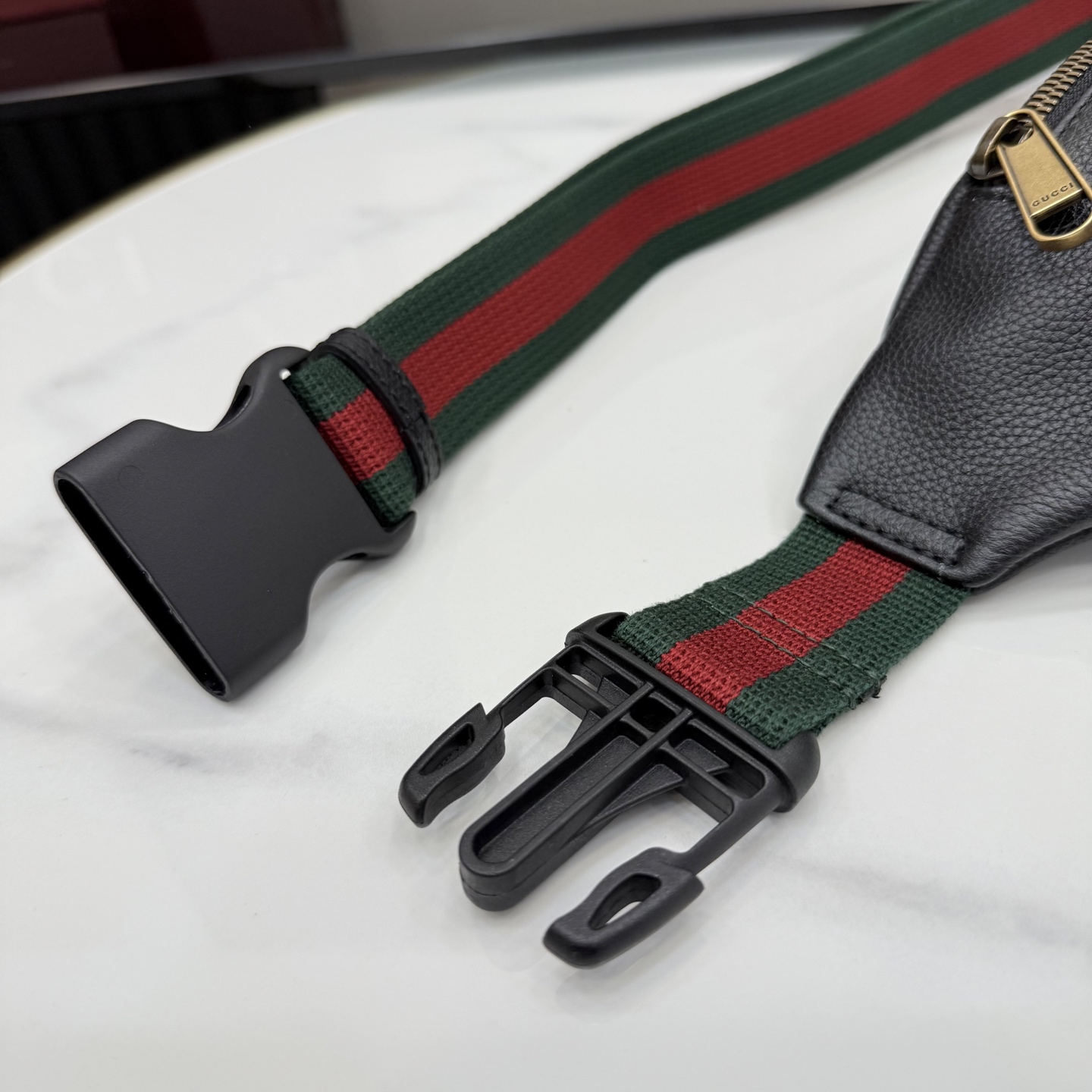 Gucci 系列匠心融蕴黑色 搭配 廓形与全新功能
