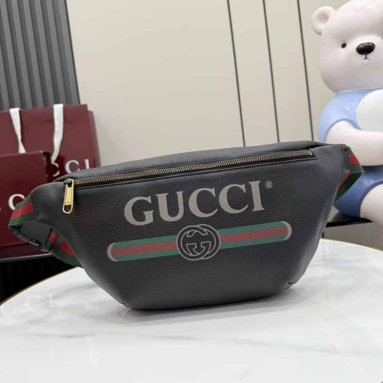 Gucci 系列匠心融蕴黑色 搭配 廓形与全新功能
