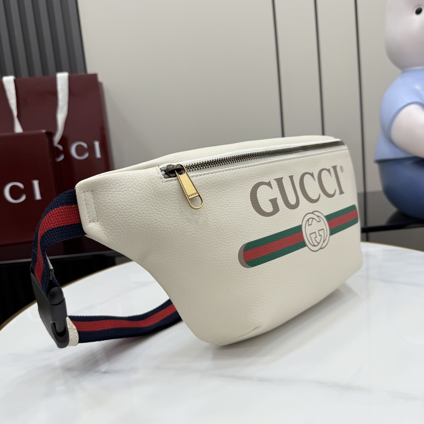 Gucci 系列匠心融蕴米白色 搭配 廓形与全新功能