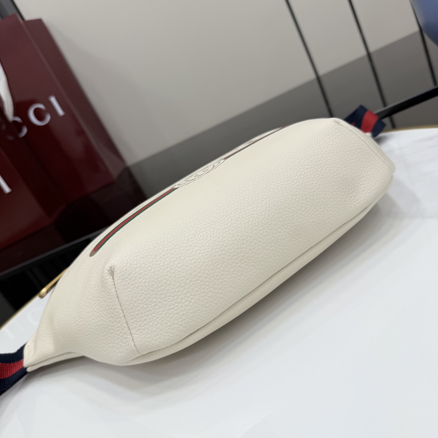Gucci 系列匠心融蕴米白色 搭配 廓形与全新功能