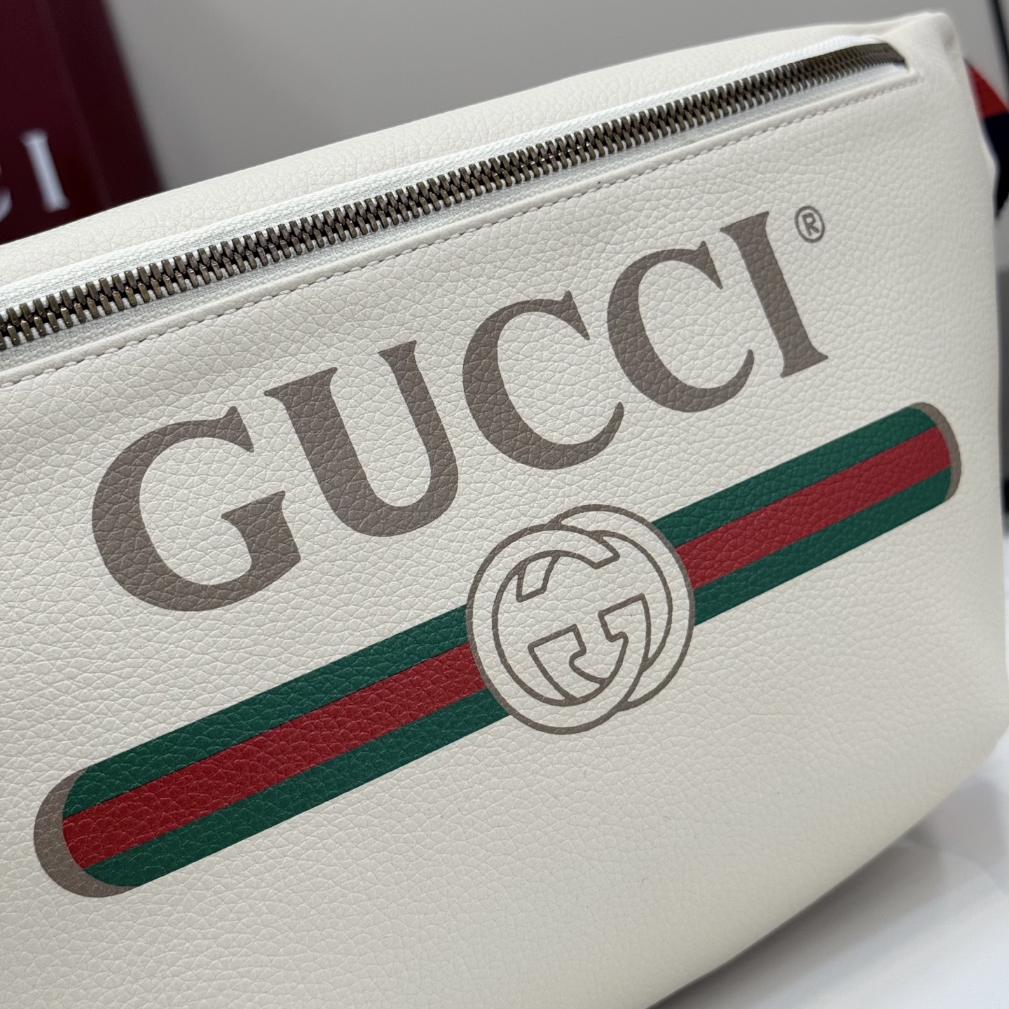 Gucci 系列匠心融蕴米白色 搭配 廓形与全新功能