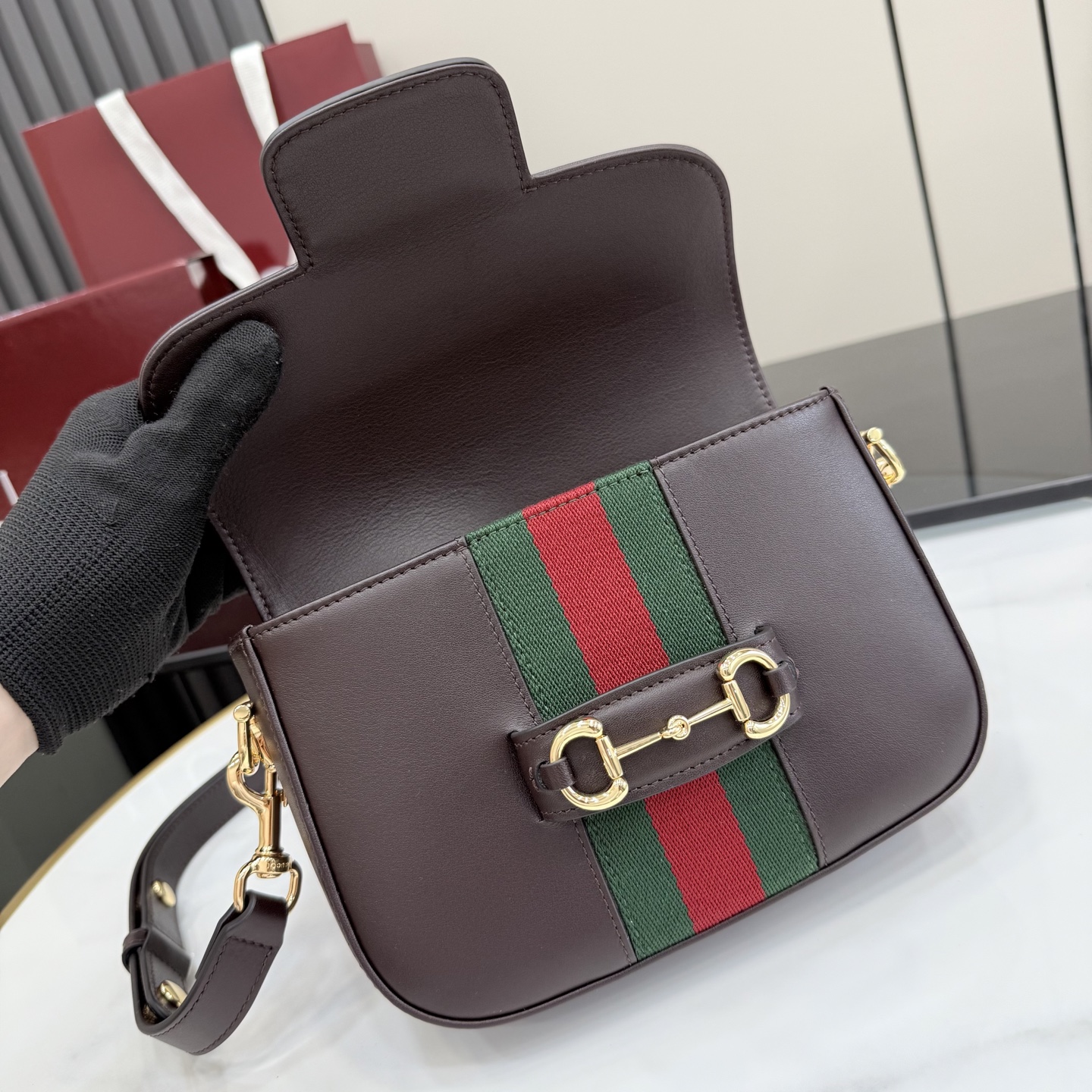 Gucci 2026春夏系列全新上市 Gucci Horsebit 1955 系列包袋呈现柔韧雅致的廓形