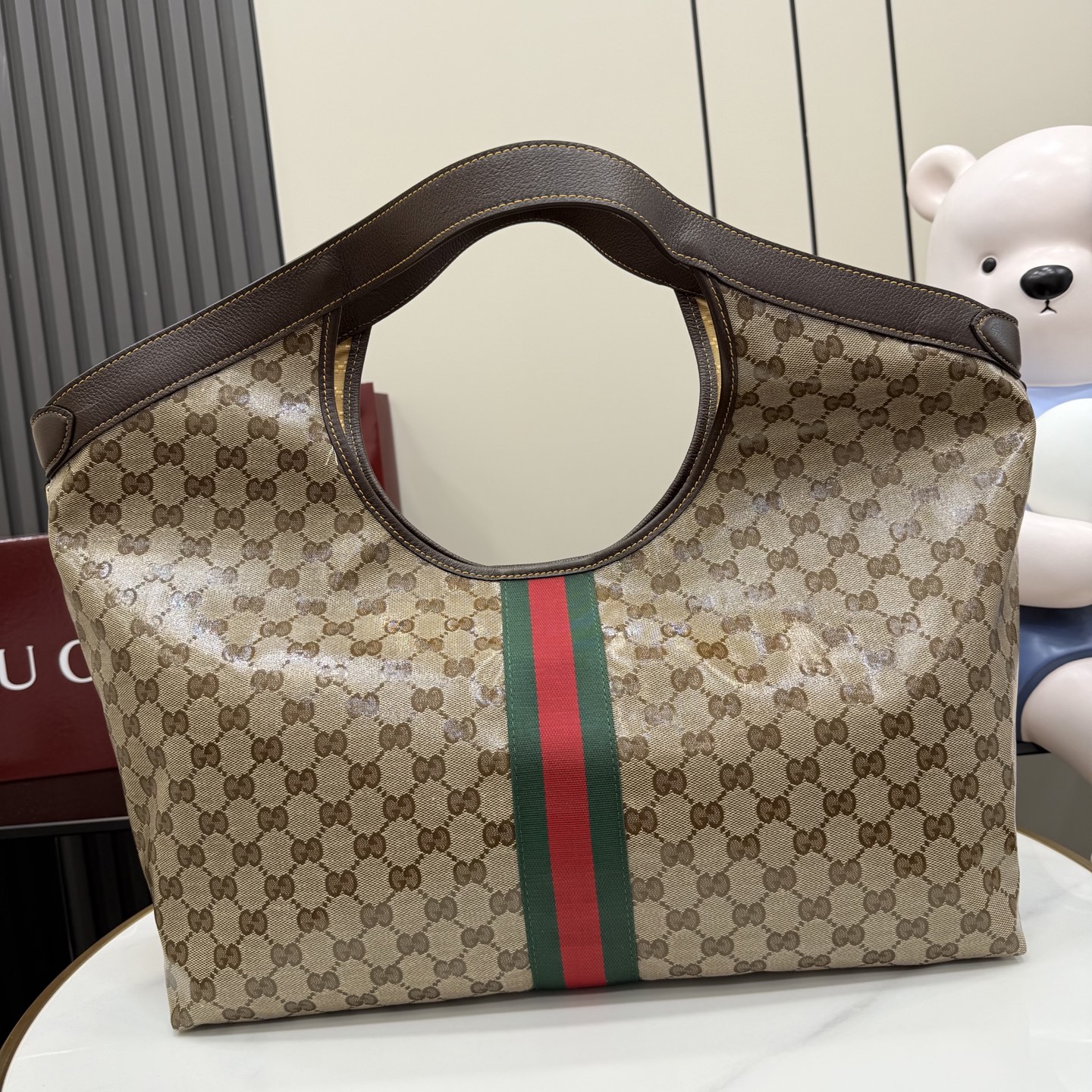 Сумка Gucci с монограммой и полосой