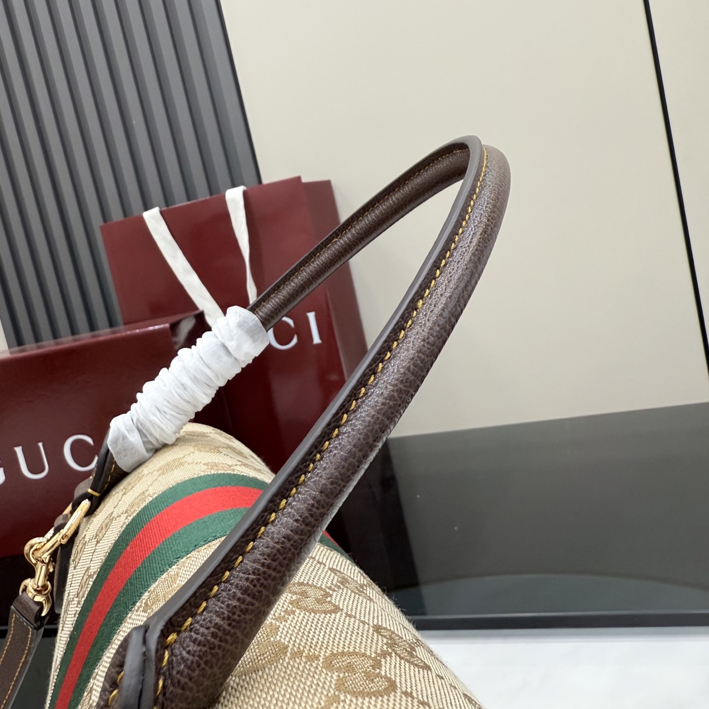 Gucci Generation Gucci系列深入探索品牌的典藏元素 将不同年代的设计融合成一种美学叙事