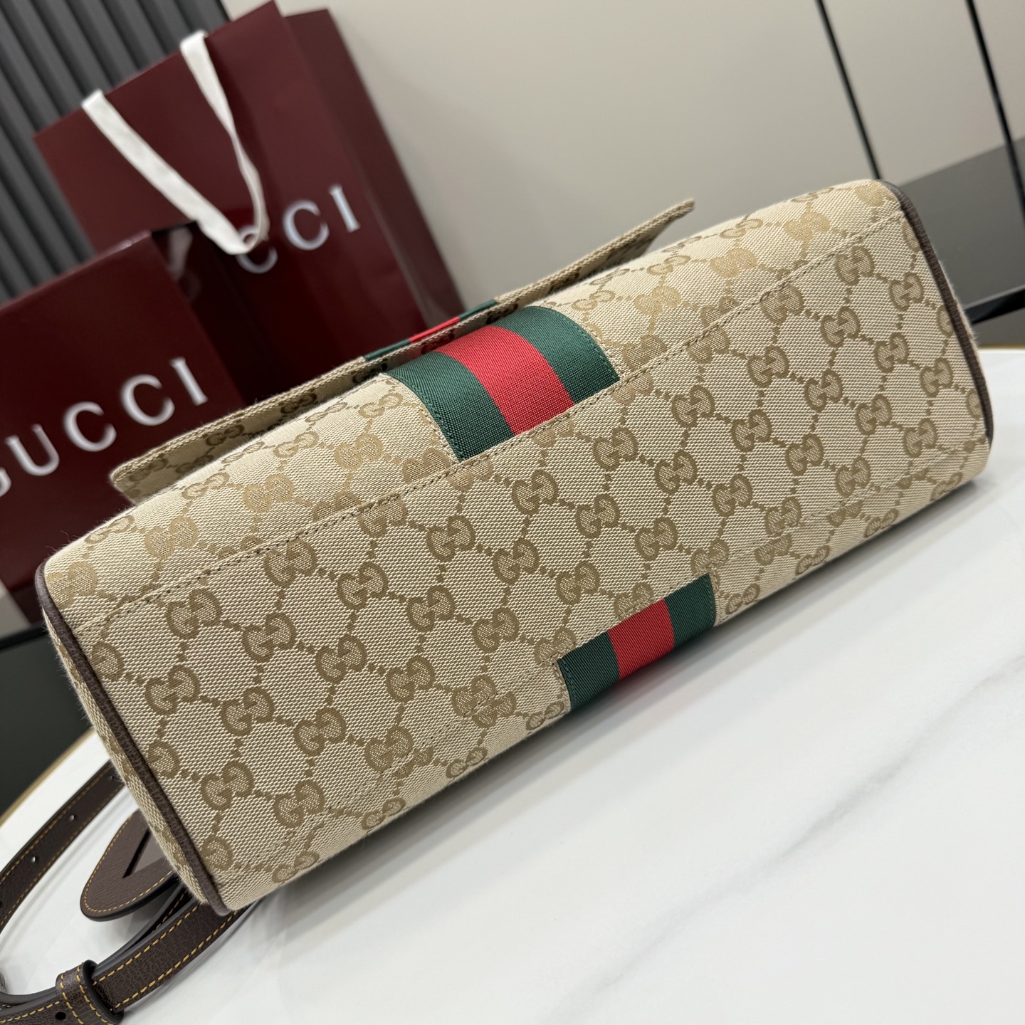 Gucci Generation Gucci系列深入探索品牌的典藏元素 将不同年代的设计融合成一种美学叙事