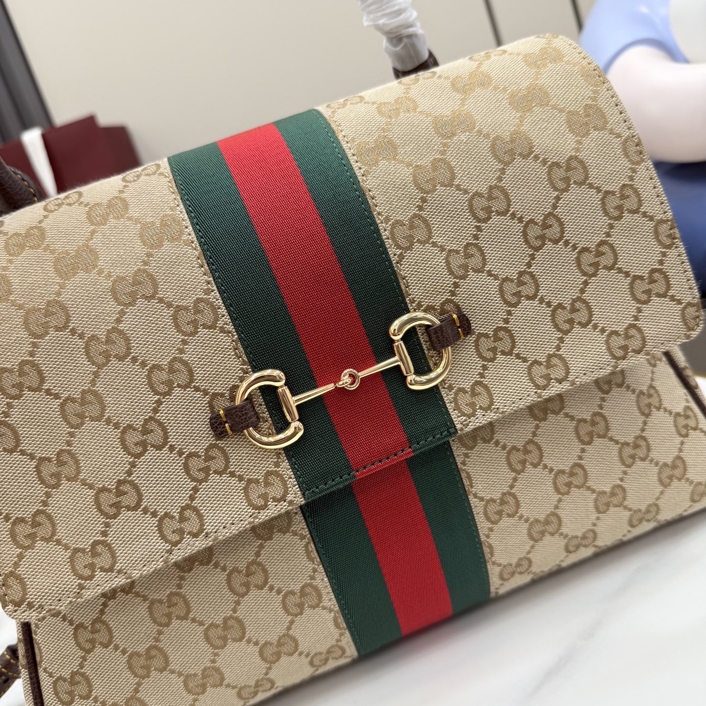 Gucci Generation Gucci系列深入探索品牌的典藏元素 将不同年代的设计融合成一种美学叙事