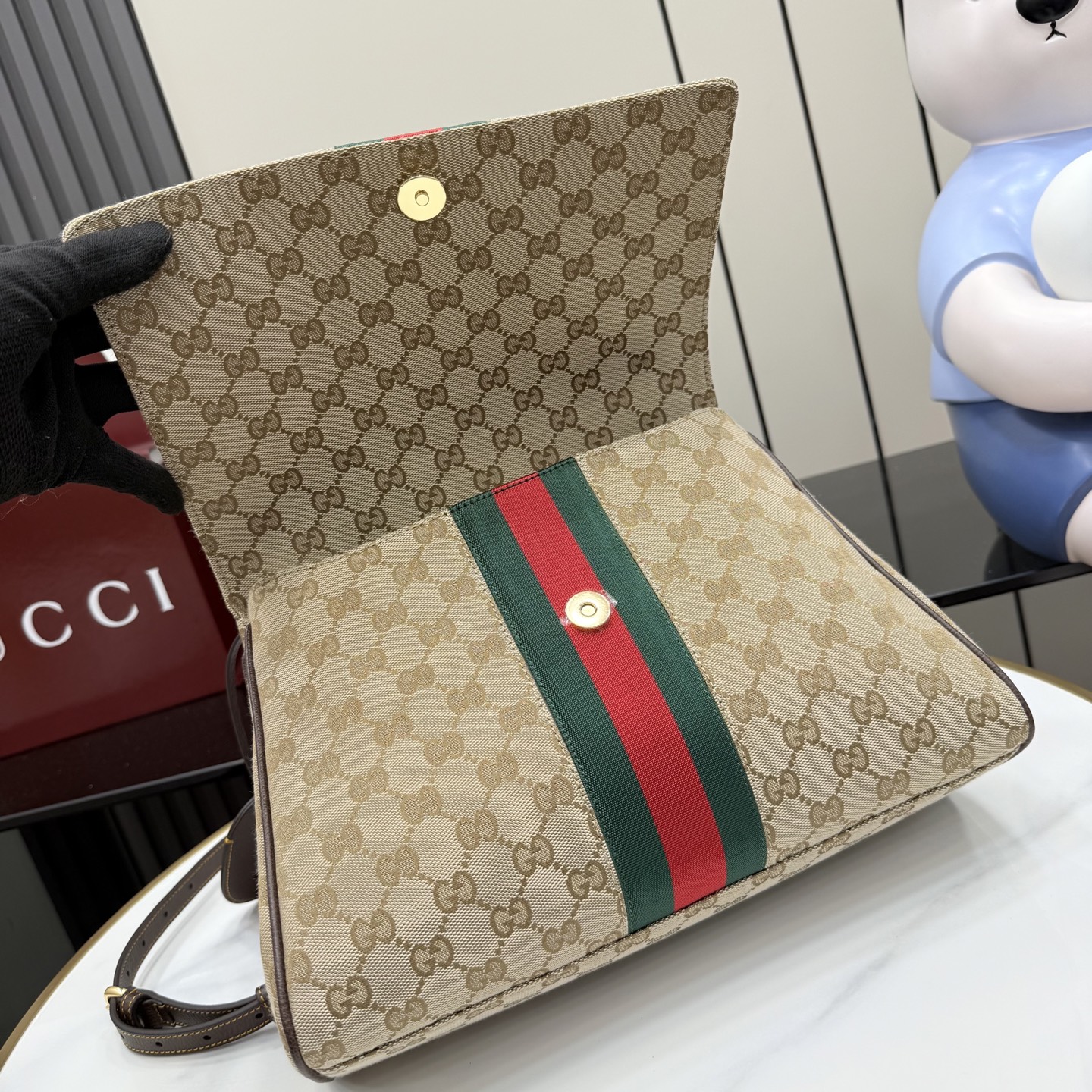 Gucci Generation Gucci系列深入探索品牌的典藏元素 将不同年代的设计融合成一种美学叙事