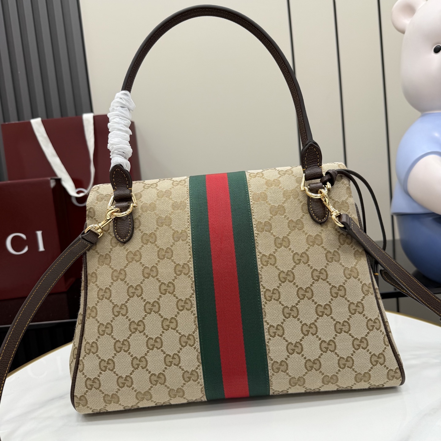 Gucci Generation Gucci系列深入探索品牌的典藏元素 将不同年代的设计融合成一种美学叙事