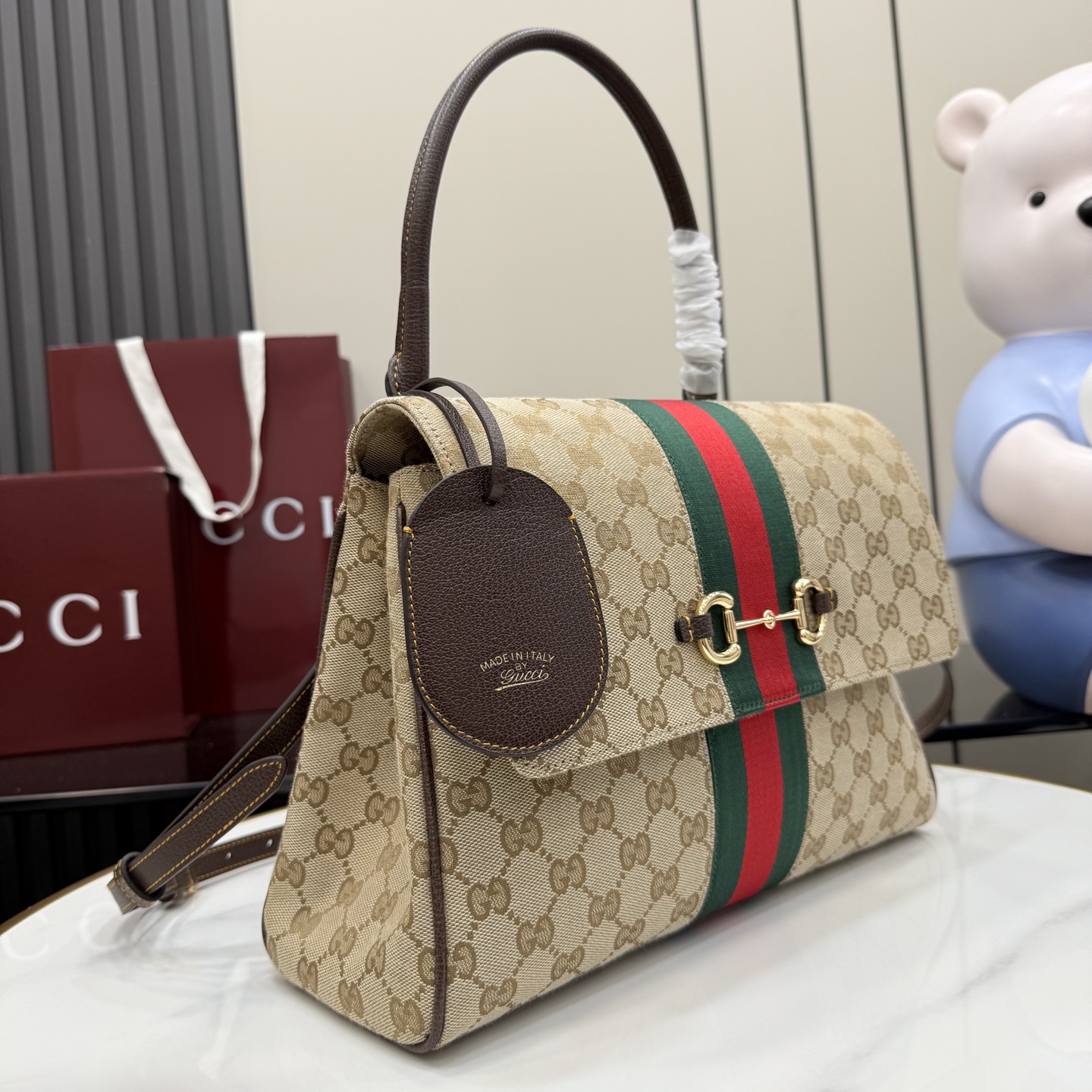 Gucci Generation Gucci系列深入探索品牌的典藏元素 将不同年代的设计融合成一种美学叙事