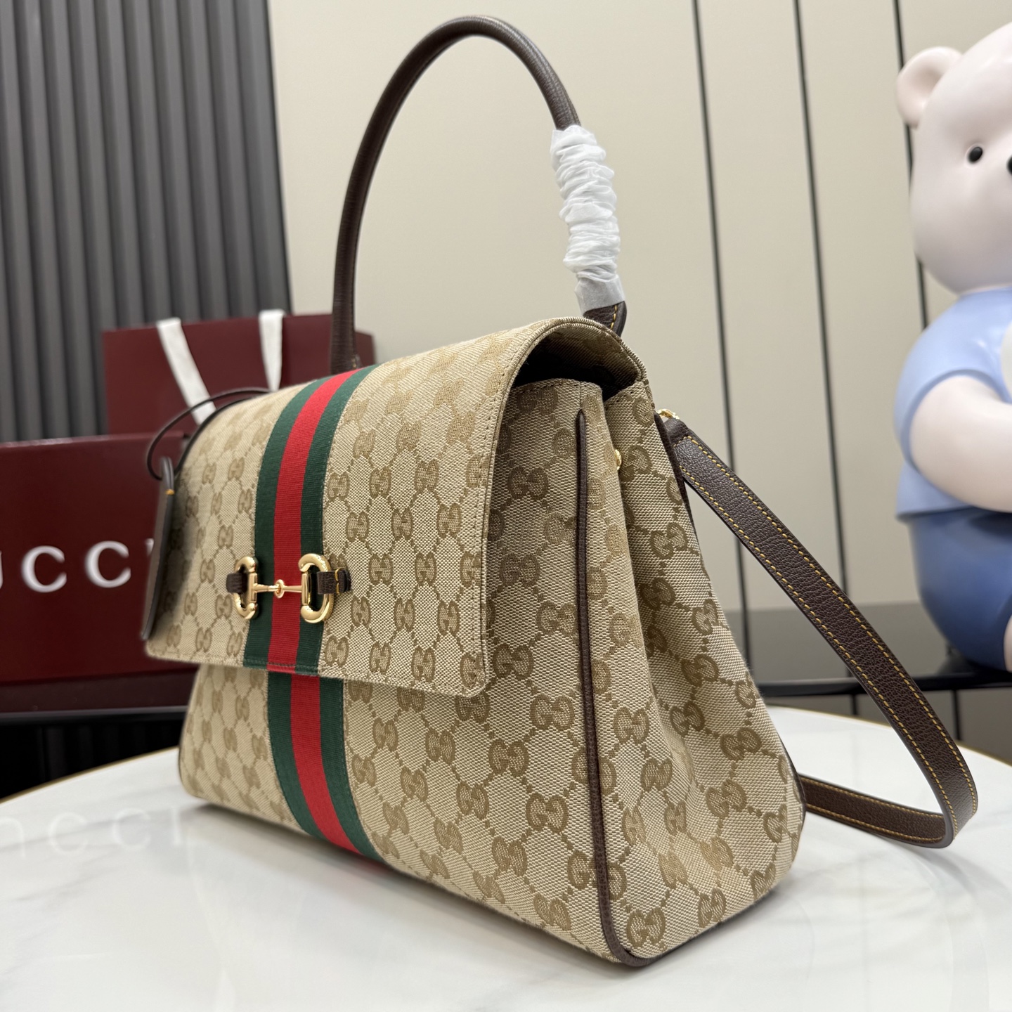 Gucci Generation Gucci系列深入探索品牌的典藏元素 将不同年代的设计融合成一种美学叙事