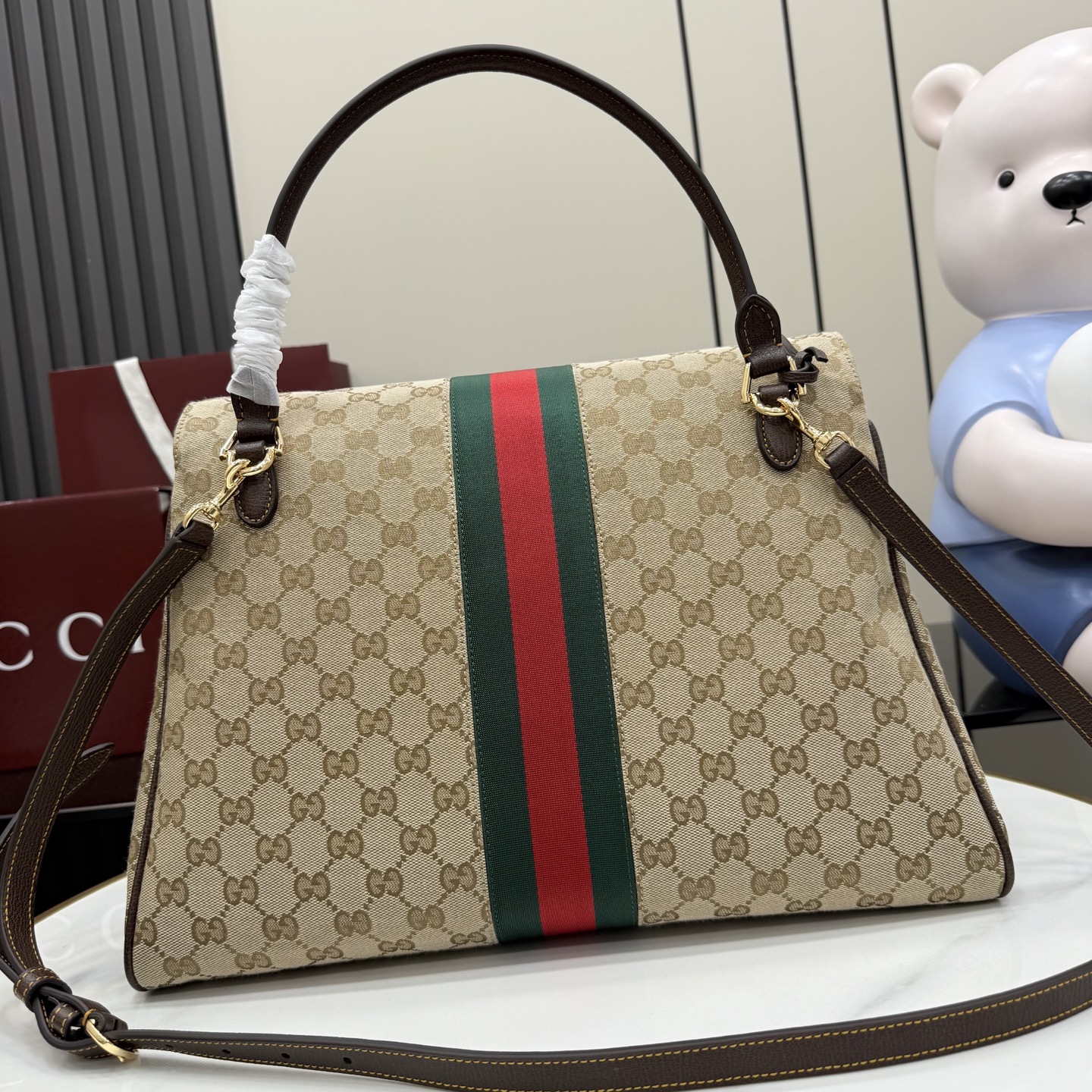 Gucci Generation Gucci系列深入探索品牌的典藏元素 将不同年代的设计融合成一种美学叙事