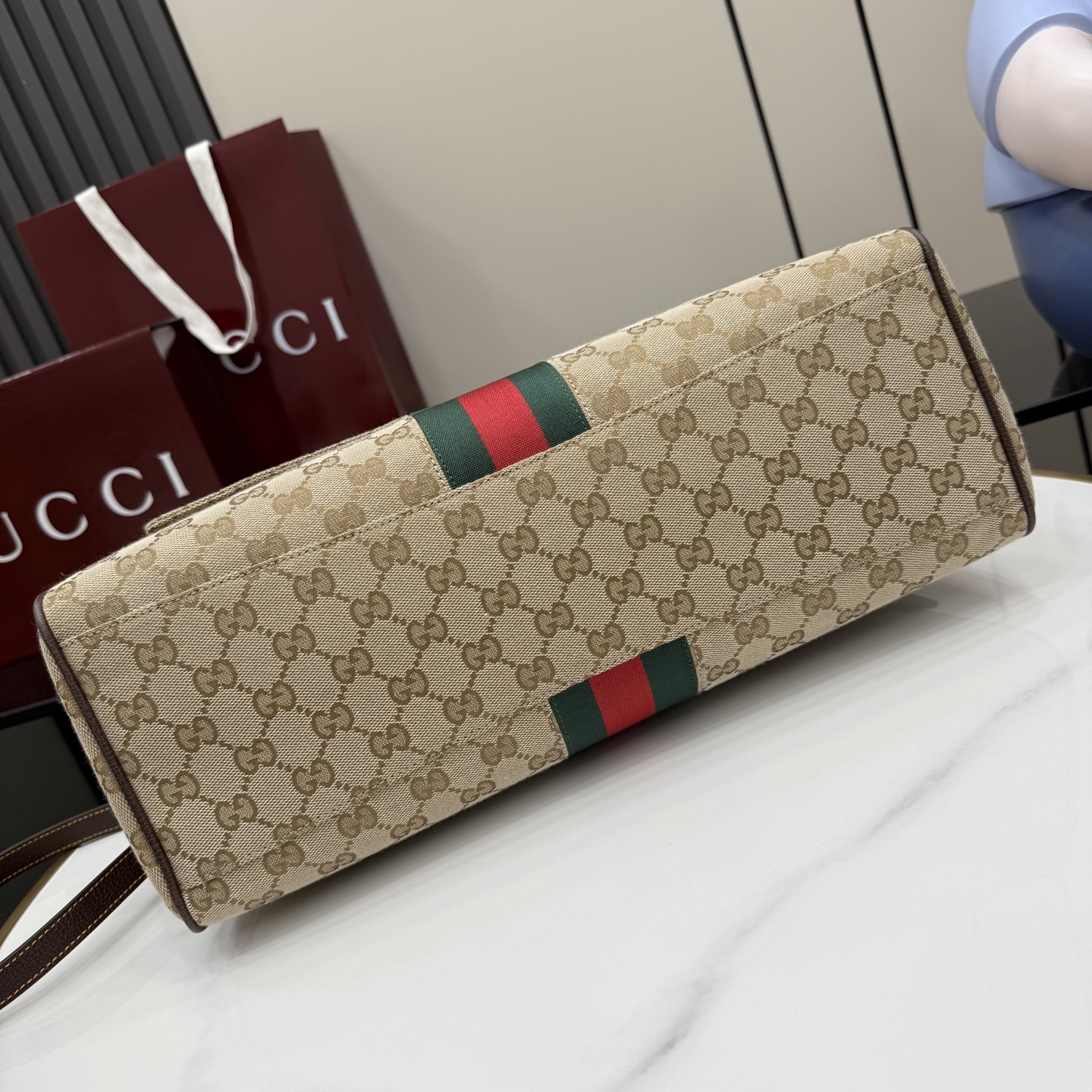 Gucci Generation Gucci系列深入探索品牌的典藏元素 将不同年代的设计融合成一种美学叙事