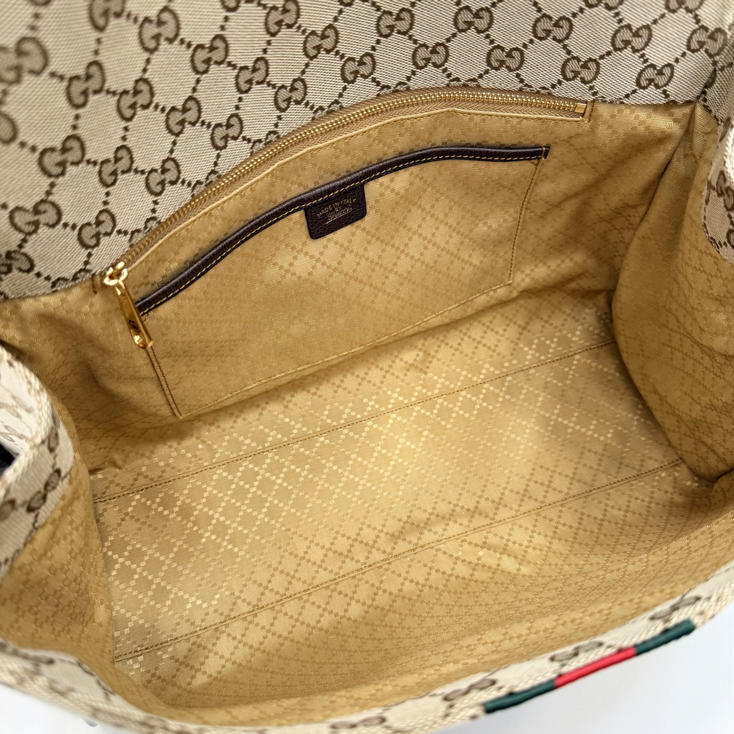 Gucci Generation Gucci系列深入探索品牌的典藏元素 将不同年代的设计融合成一种美学叙事