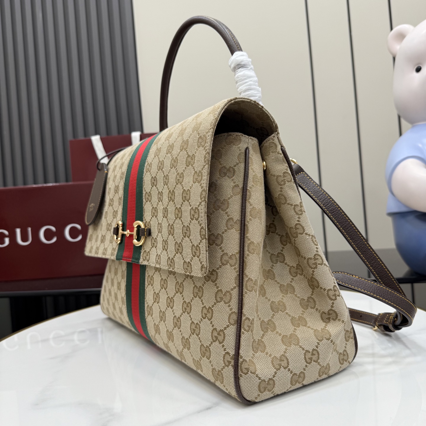 Gucci Generation Gucci系列深入探索品牌的典藏元素 将不同年代的设计融合成一种美学叙事